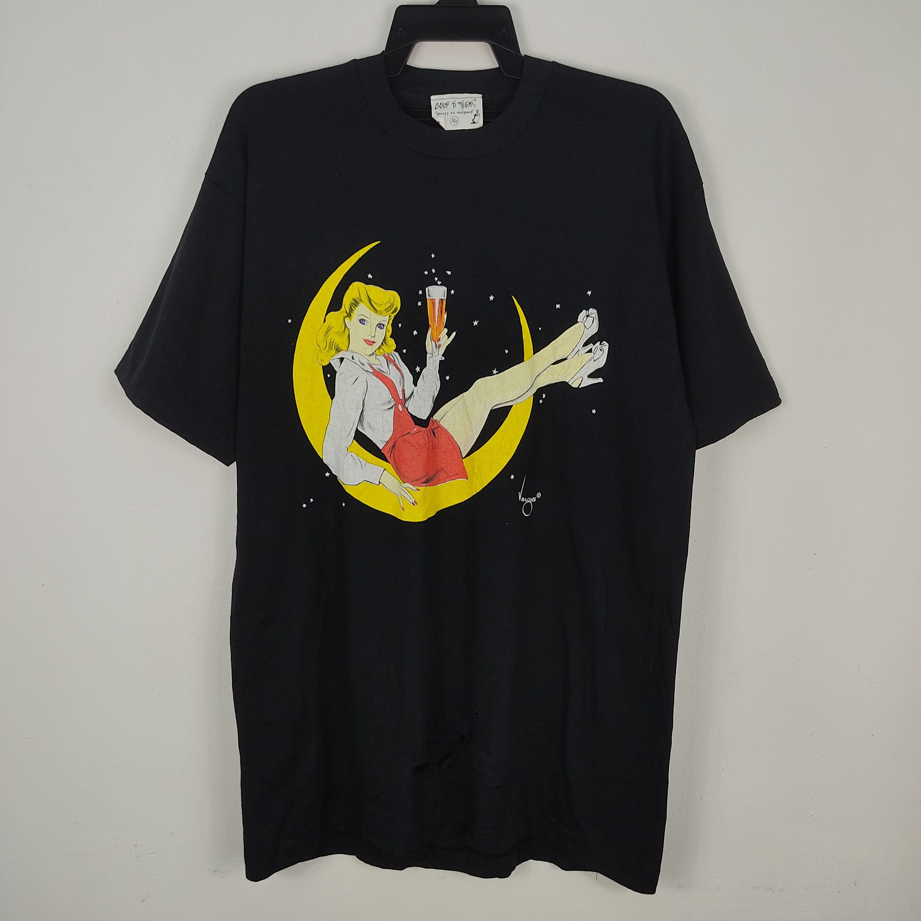 Vintage Vintage Alberto Vargas Pin Up Girl On Moon Art T-Shirt Size US XL / EU 56 / 4 - 1 Thumbnail