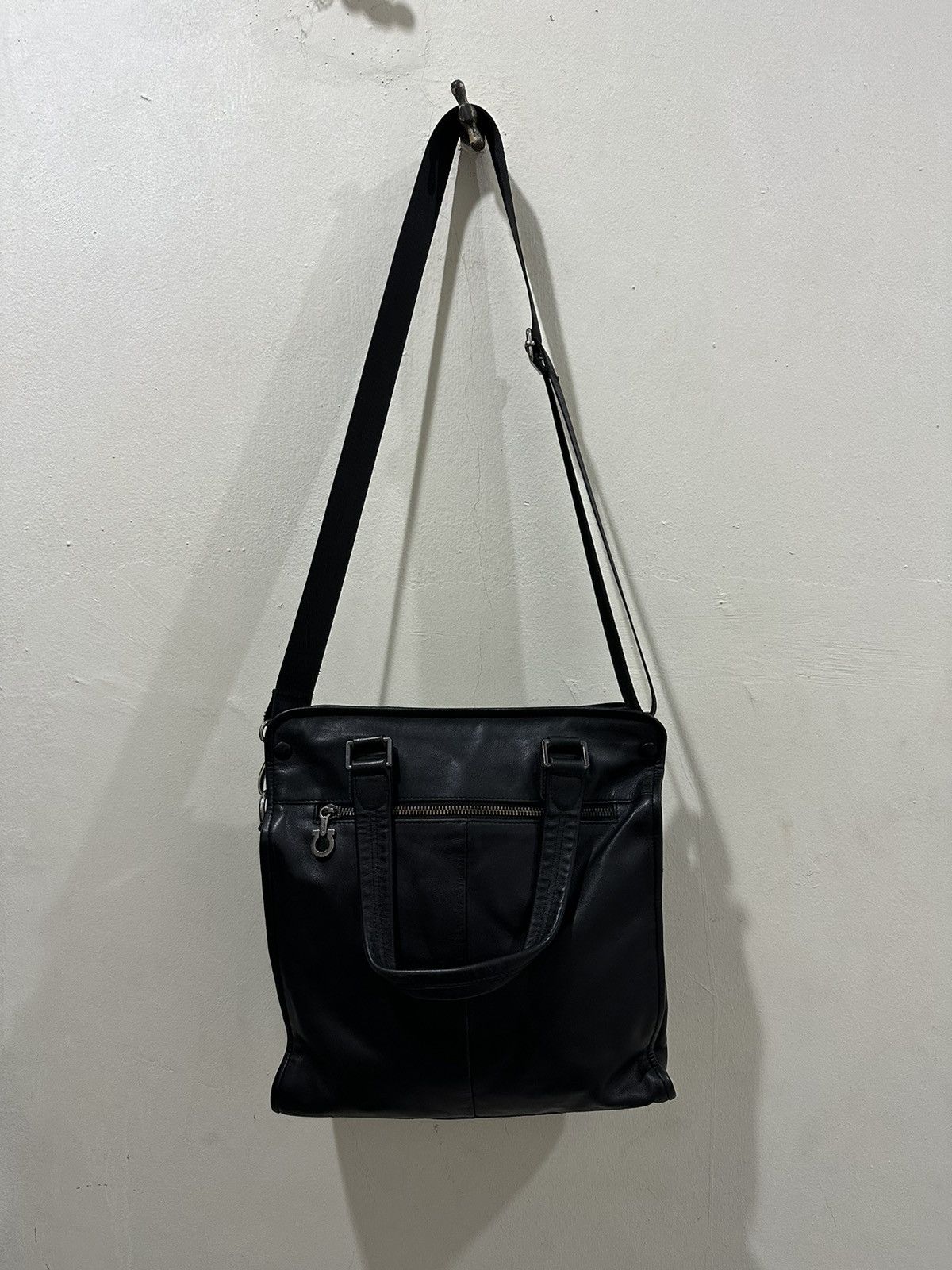 Genuine Leather x Salvatore Ferragamo VTG Salvatore Ferragamo Messenger+Sling Bag in Black, Men's