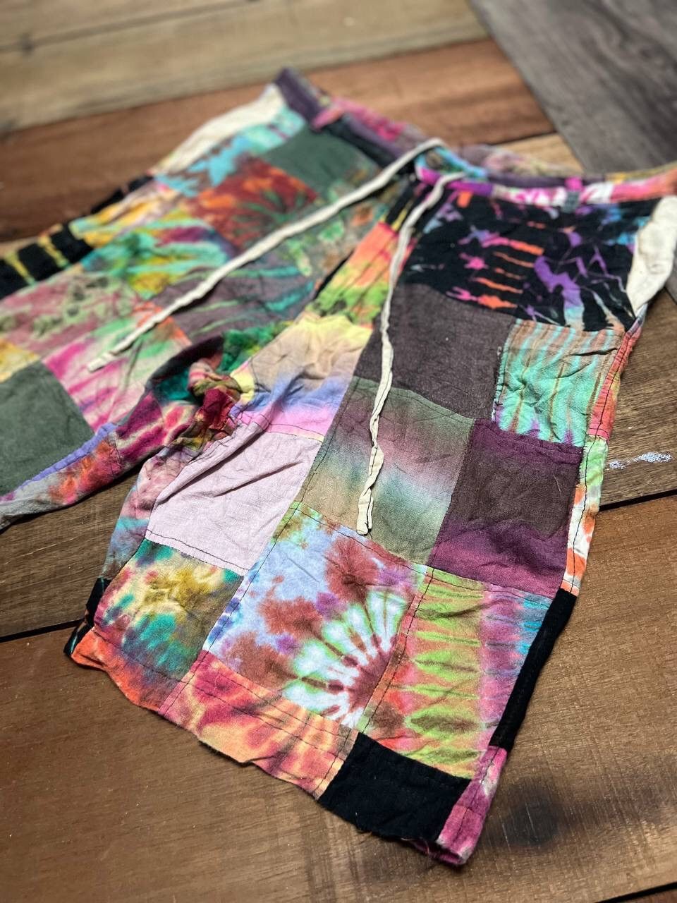 Japanese Brand TITICACA PATCHWORK TIE-DYE SHORT PANT SIZE 34 Size US 34 / EU 50 - 2 Thumbnail