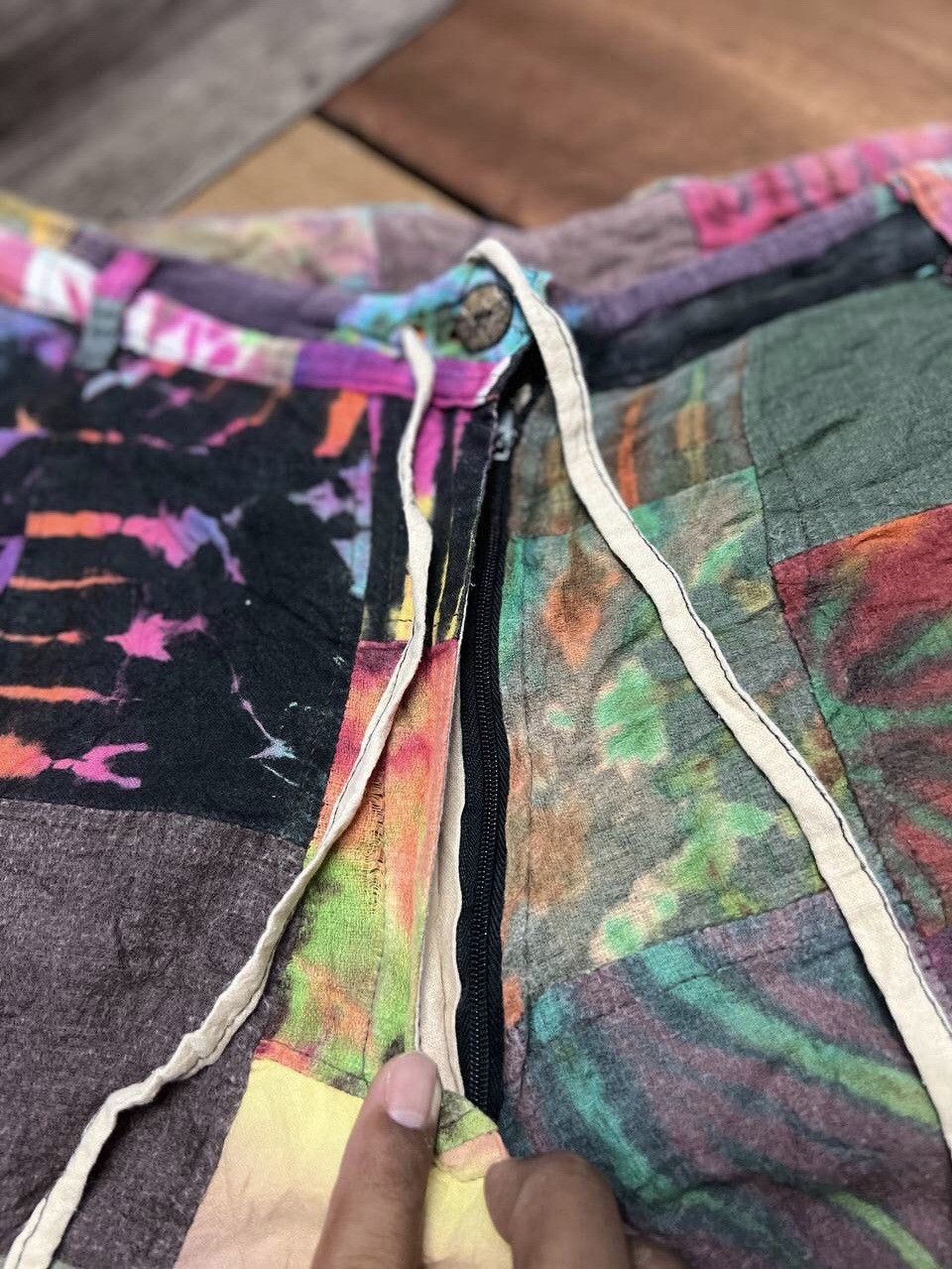 Japanese Brand TITICACA PATCHWORK TIE-DYE SHORT PANT SIZE 34 Size US 34 / EU 50 - 4 Thumbnail