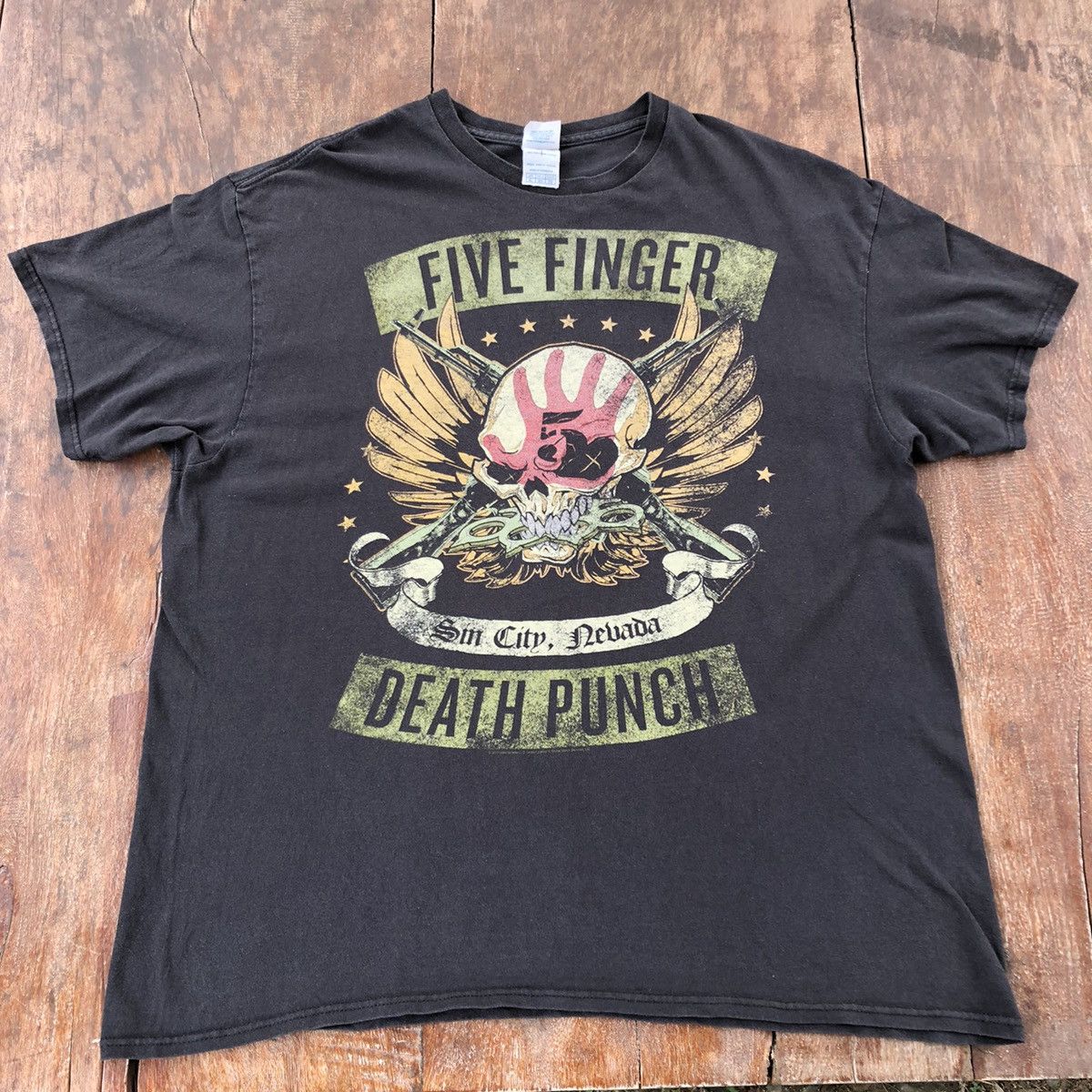 Band Tees Vintage Five Finger Death Punch Band T Shirt Size US XL / EU 56 / 4 - 2 Thumbnail