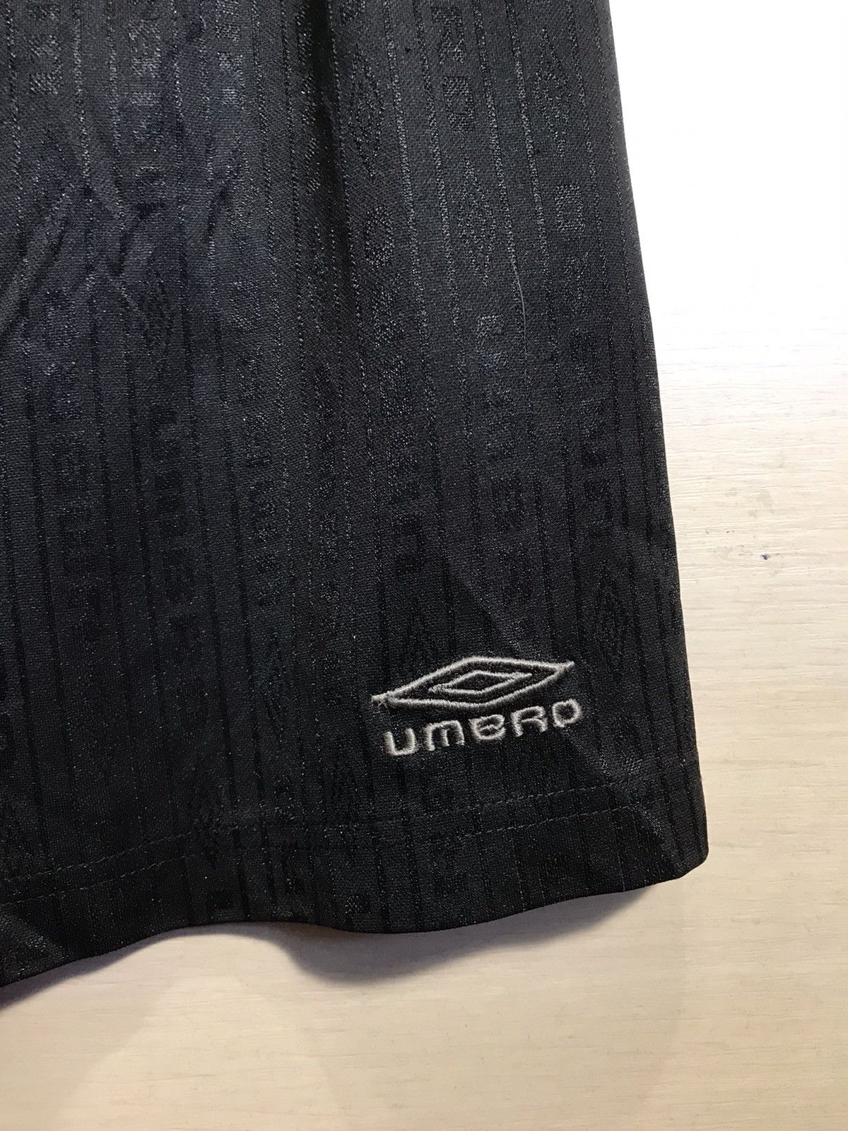 Umbro × Vintage Vintage Umbro 90s streetwear monogram shorts Size US 34 / EU 50 - 3 Thumbnail