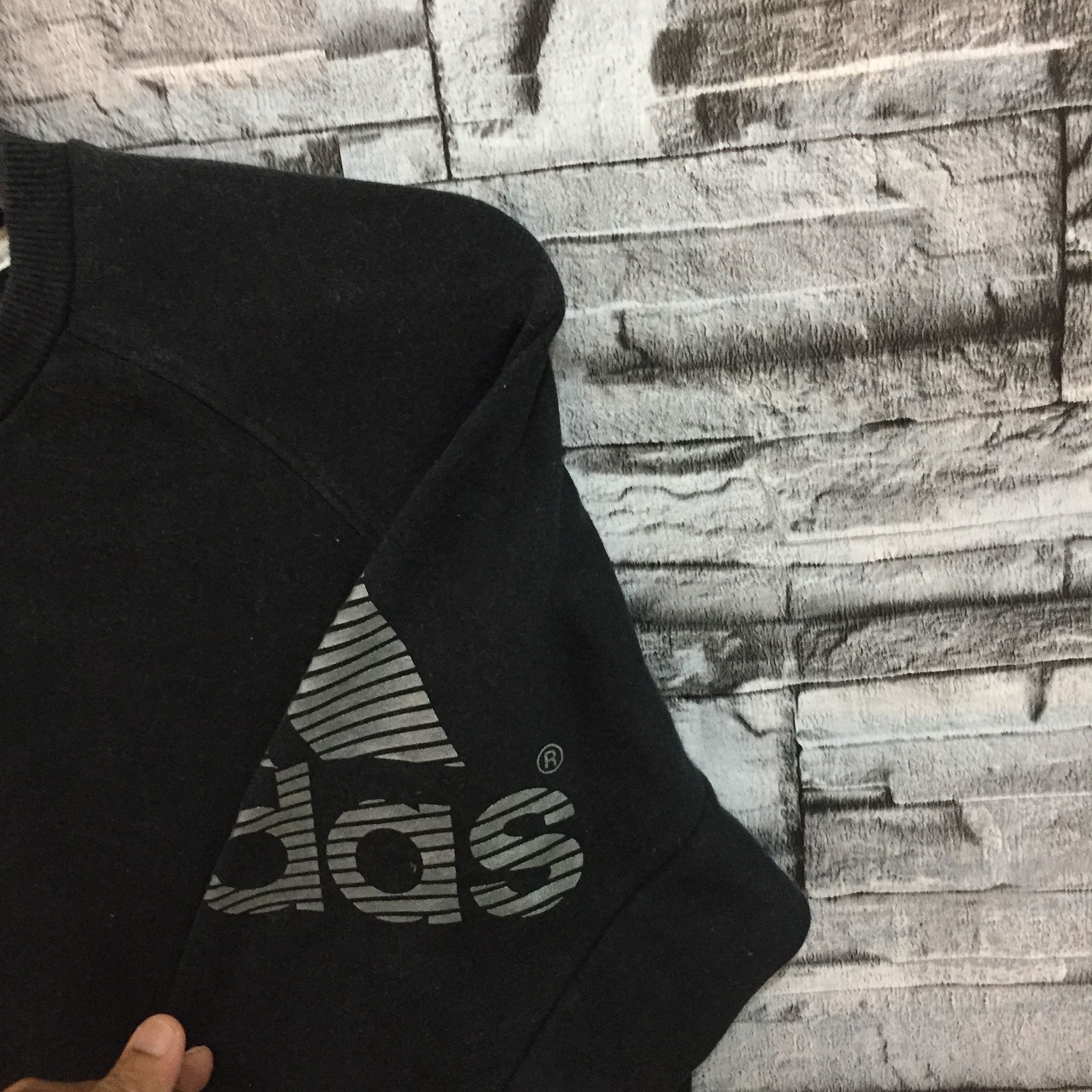 Adidas Vintage adidas sweatshirt big logo stripe size L Size US L / EU 52-54 / 3 - 8 Thumbnail