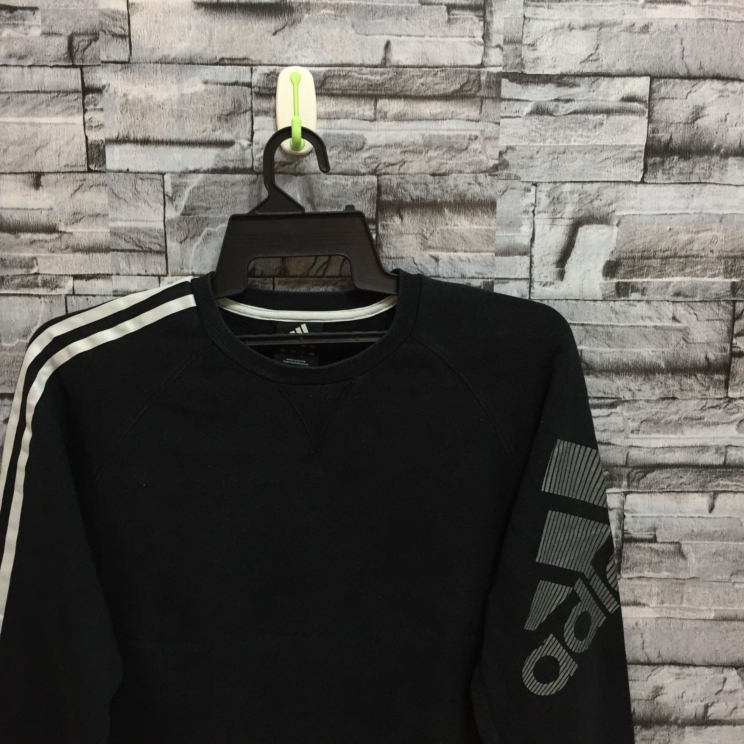 Adidas Vintage adidas sweatshirt big logo stripe size L Size US L / EU 52-54 / 3 - 3 Thumbnail