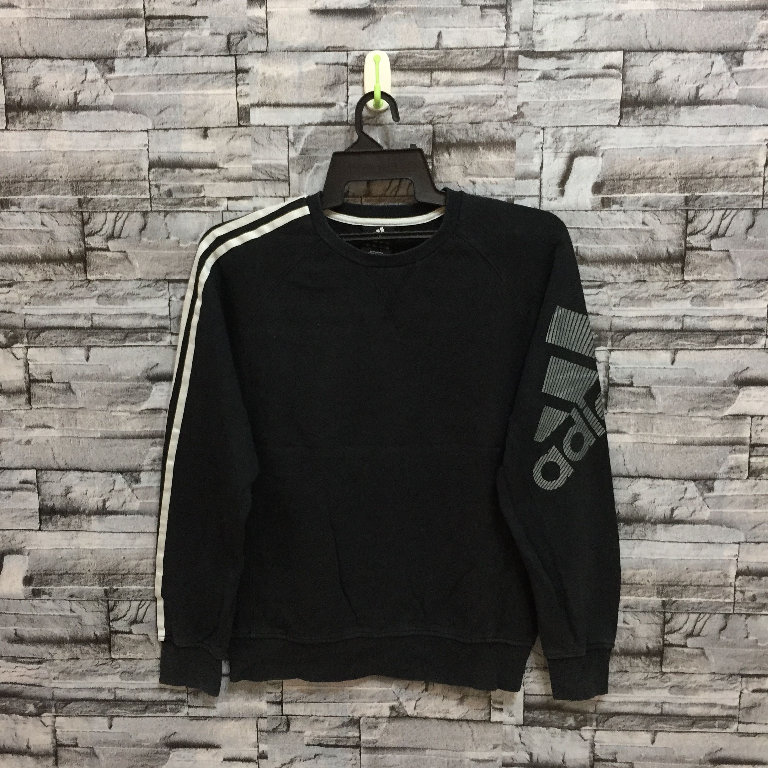 Adidas Vintage adidas sweatshirt big logo stripe size L Size US L / EU 52-54 / 3 - 2 Thumbnail
