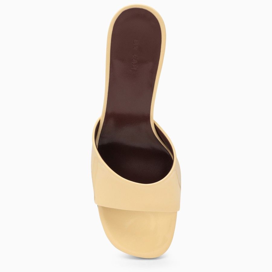 o1d2blof0623 Mules in Ivory