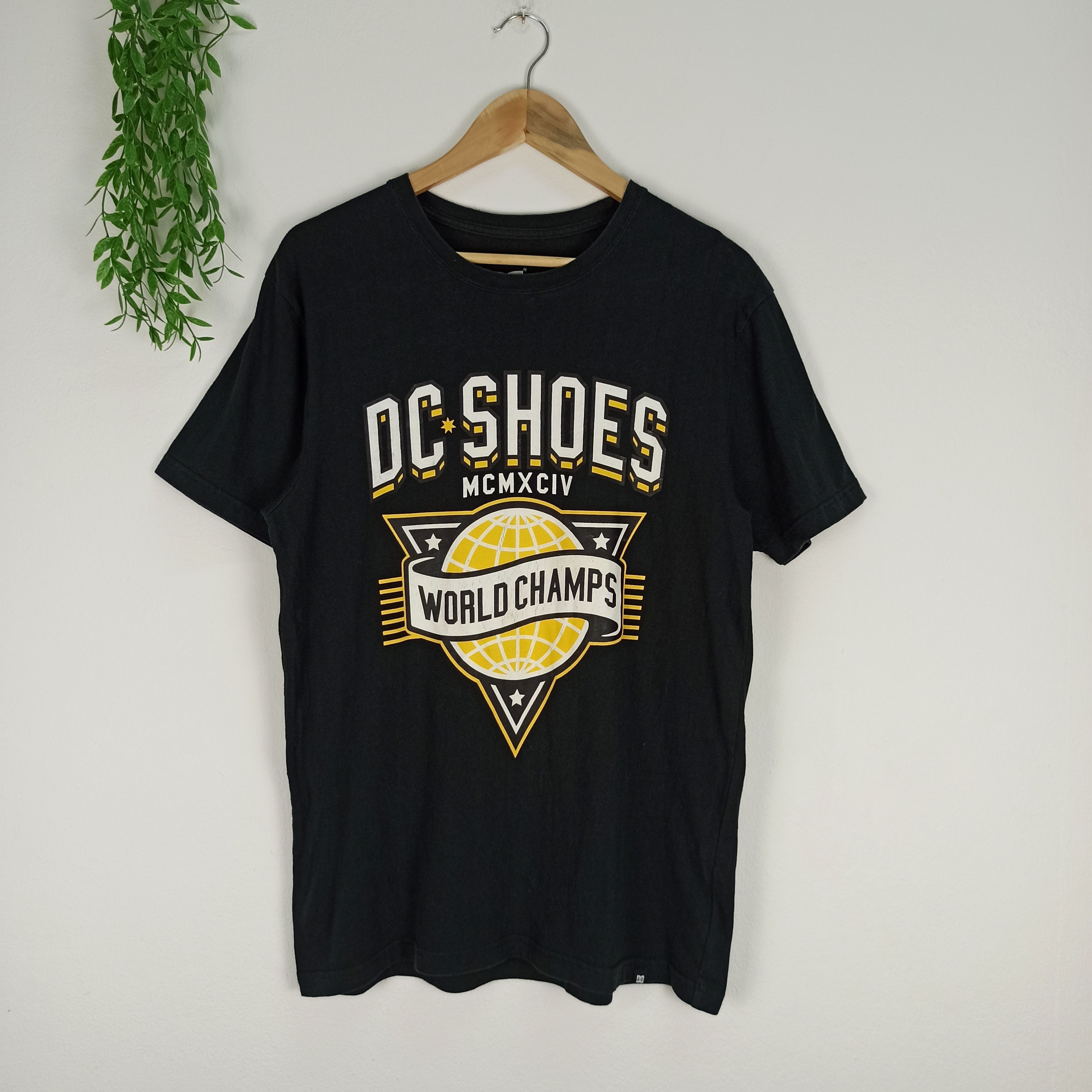 DC 🔥Steals🔥 DC SHOES WORLD CHAMPION TSHIRT Size US M / EU 48-50 / 2 - 1 Thumbnail