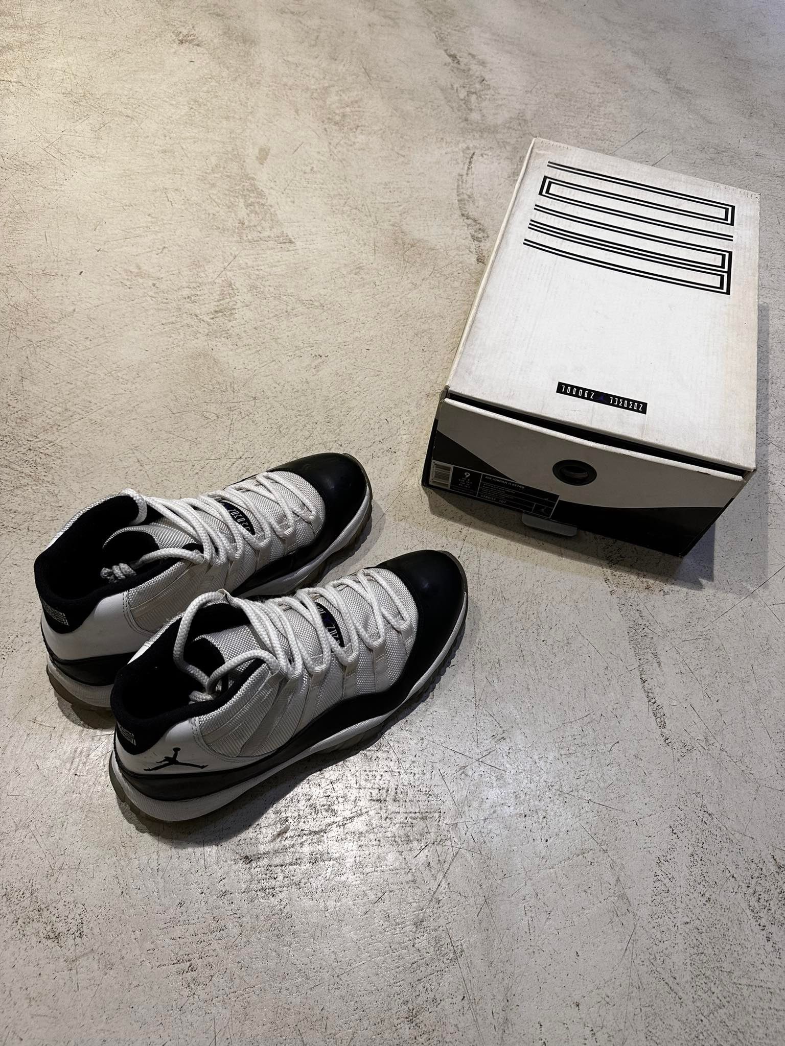 Jordan Brand Air Jordan 11 Retro Concord 378037-100 US 9 EU 42.5 Size US 9 / EU 42 - 3 Thumbnail