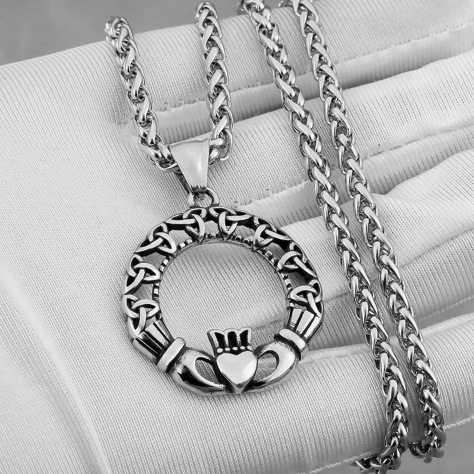 Jewelry Heart Crown Round Pendant Necklace Size ONE SIZE - 1 Thumbnail