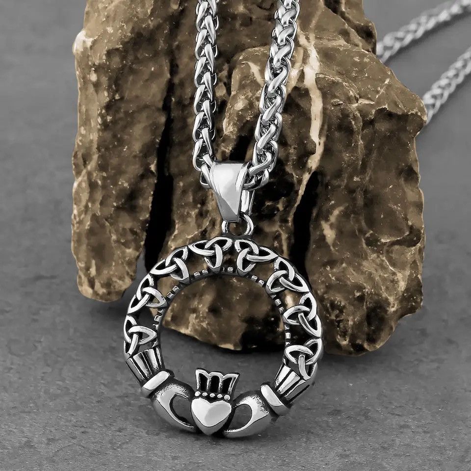 Jewelry Heart Crown Round Pendant Necklace Size ONE SIZE - 3 Thumbnail
