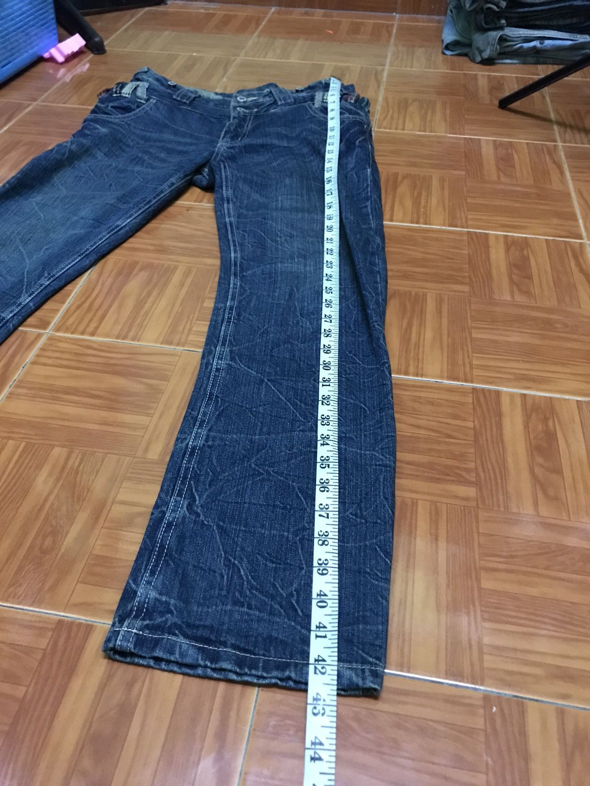 vintage jeans condition be like