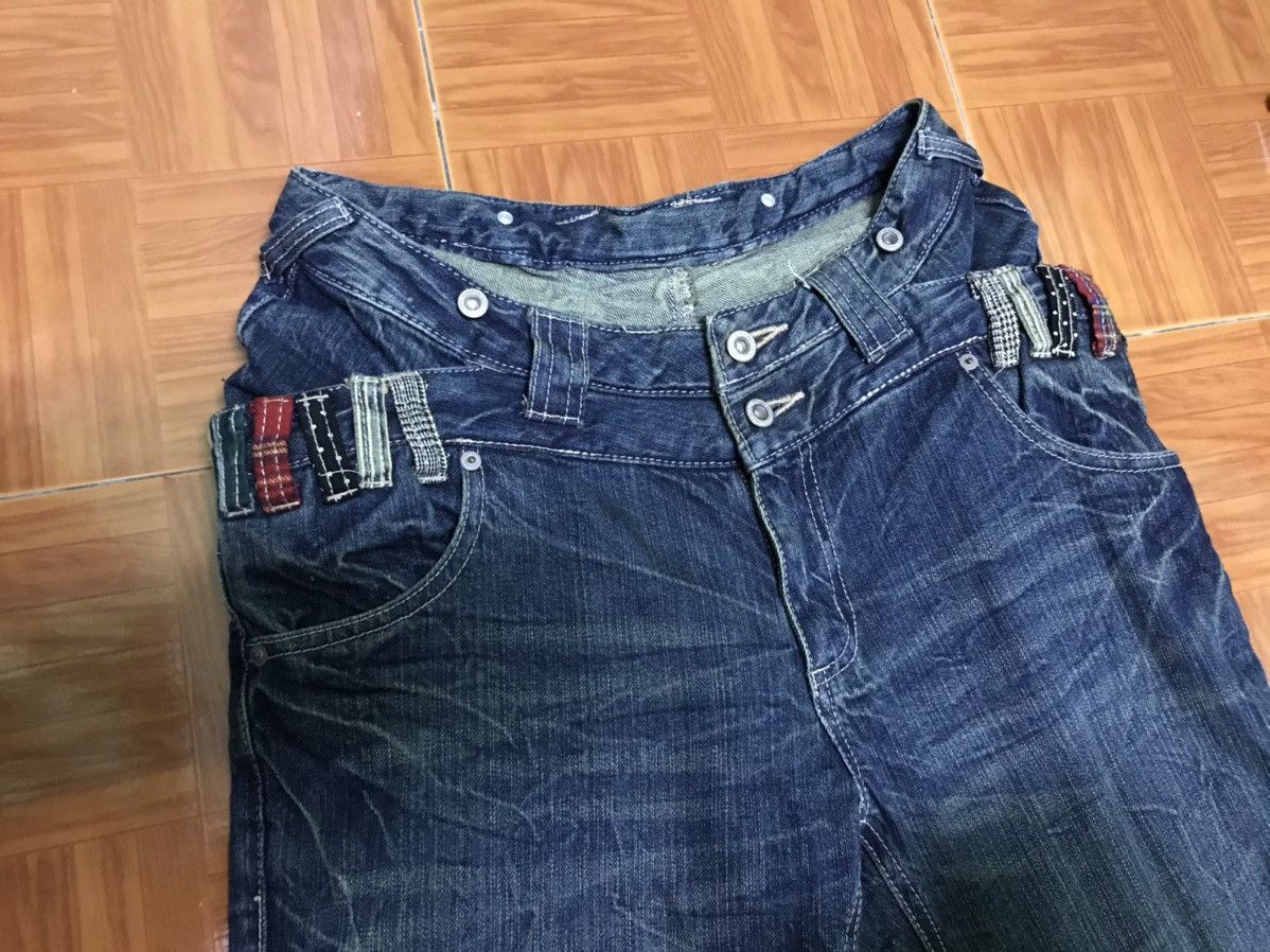 vintage jeans condition be like