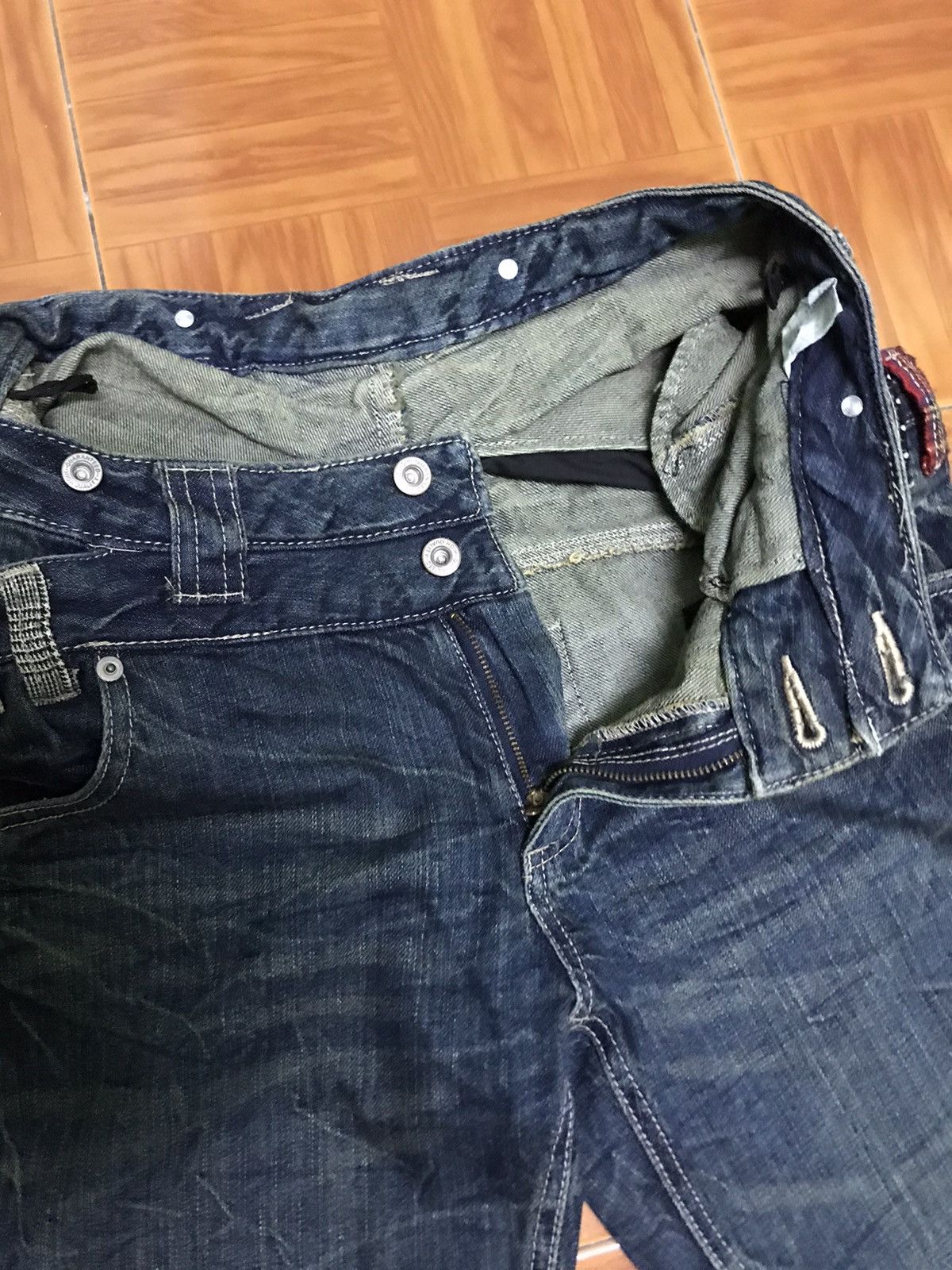vintage jeans condition be like