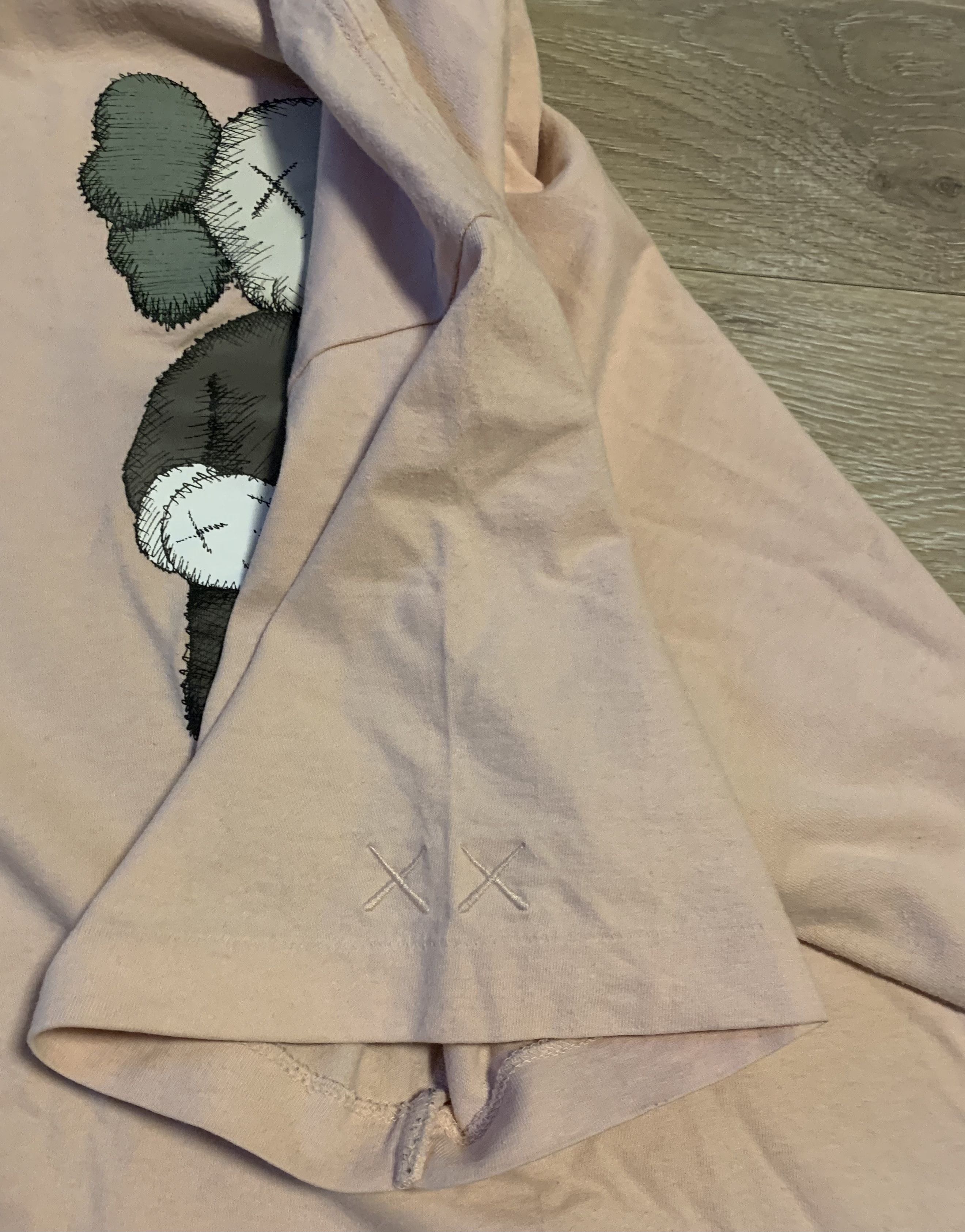 Kaws × Uniqlo Uniqlo Kaws big logo t-shirt Xl pink Size US XL / EU 56 / 4 - 6 Thumbnail