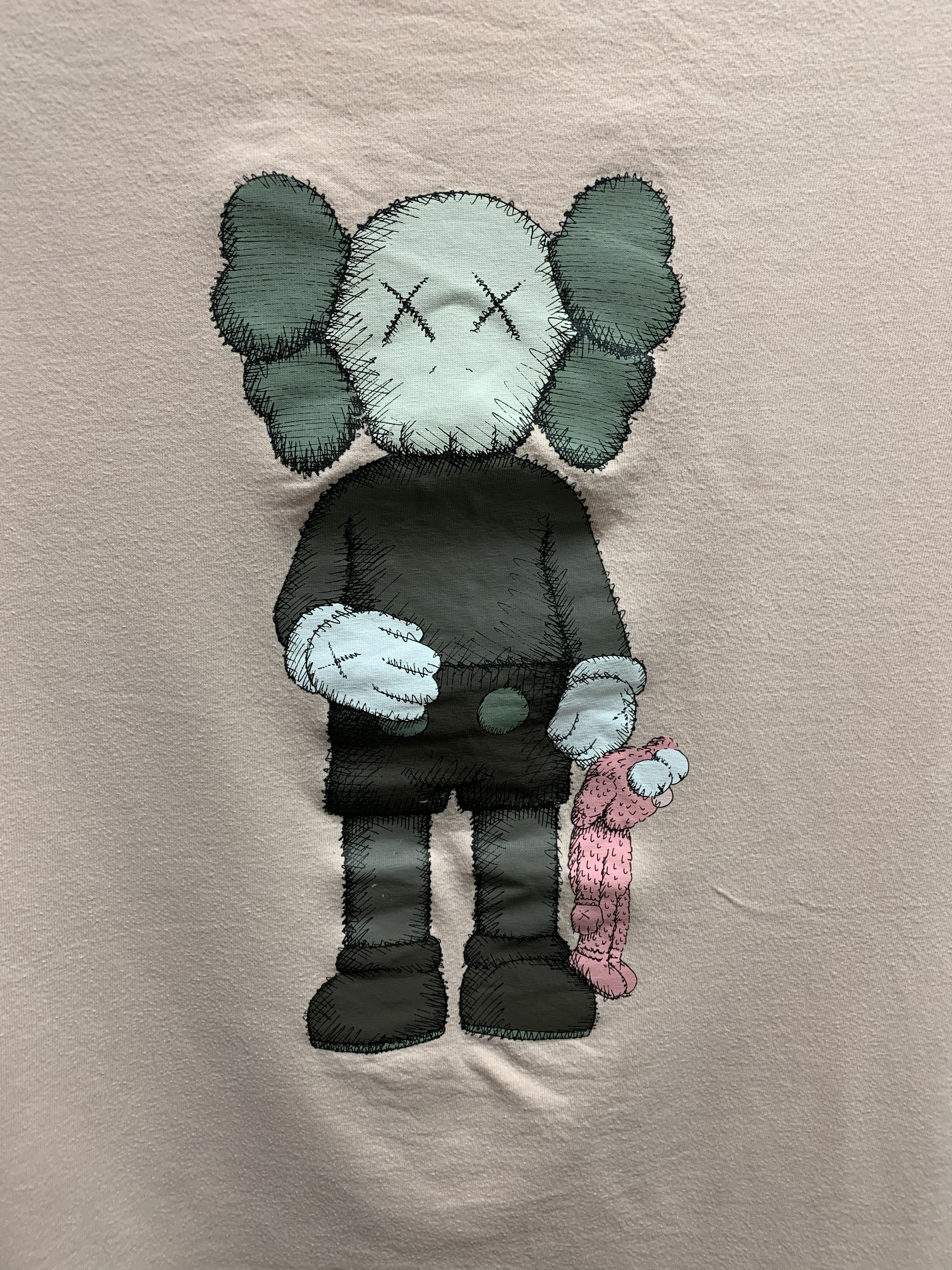 Kaws × Uniqlo Uniqlo Kaws big logo t-shirt Xl pink Size US XL / EU 56 / 4 - 2 Thumbnail