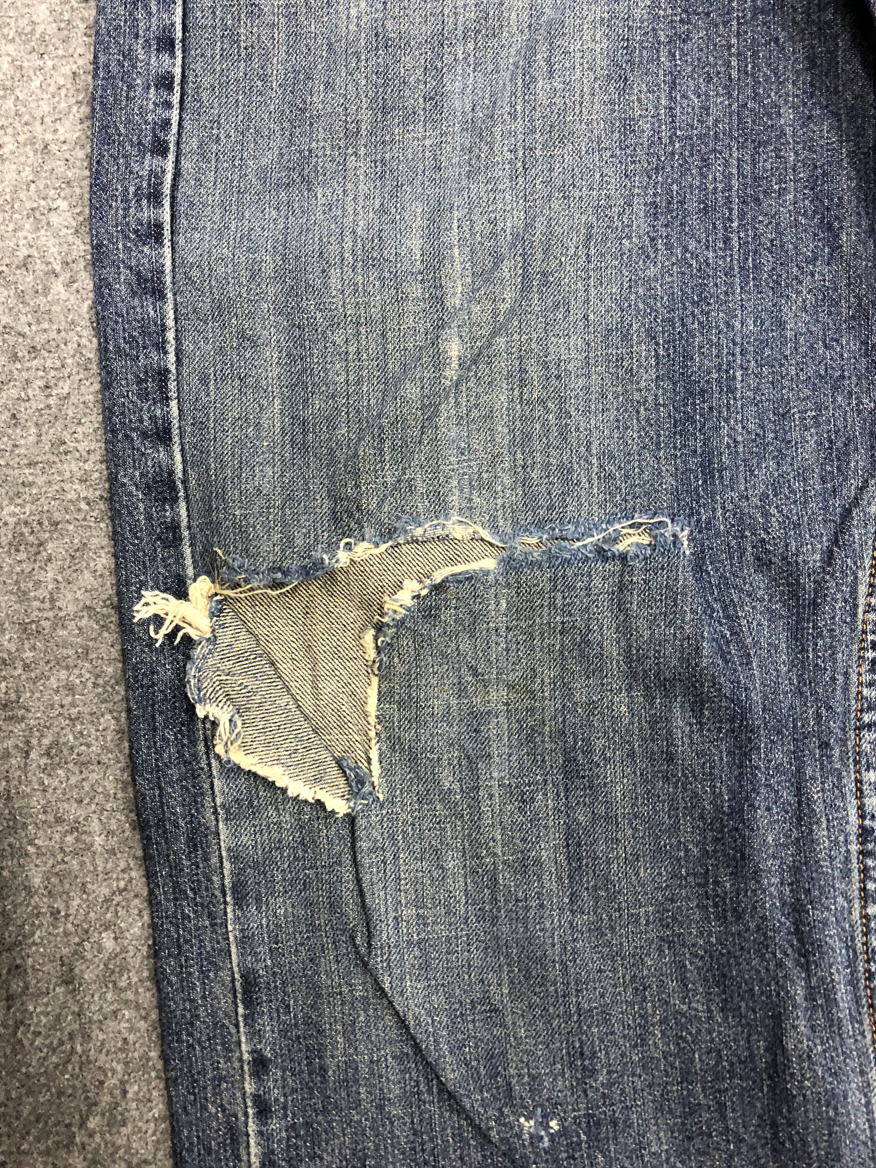 Levi's Vintage Distressed Levis 569 Faded Blue Jeans DP1096 Size US 34 / EU 50 - 12 Thumbnail