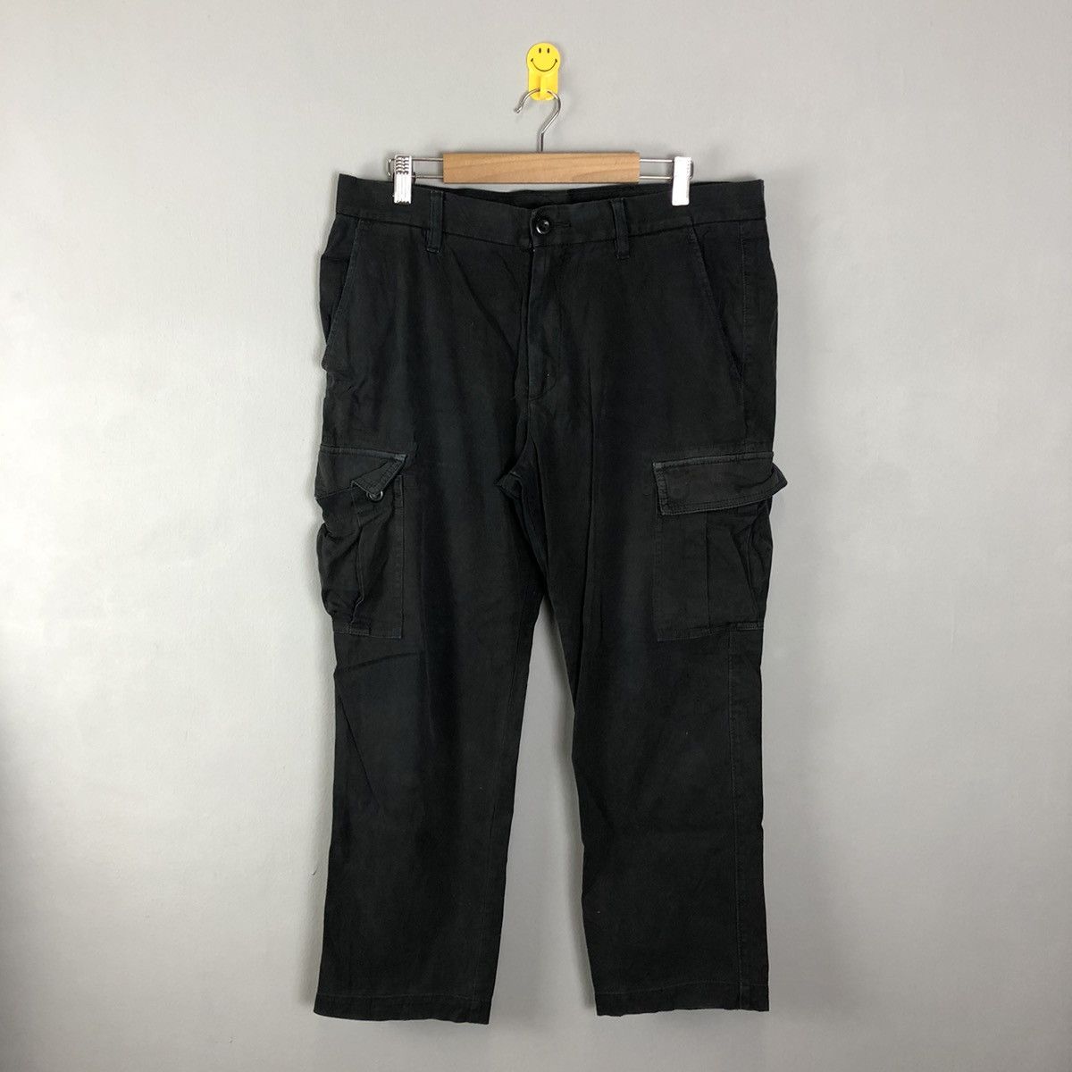 image of Uniqlo Black Multipocket Tactical Cargo Pants C1285, Men's (Size 33)