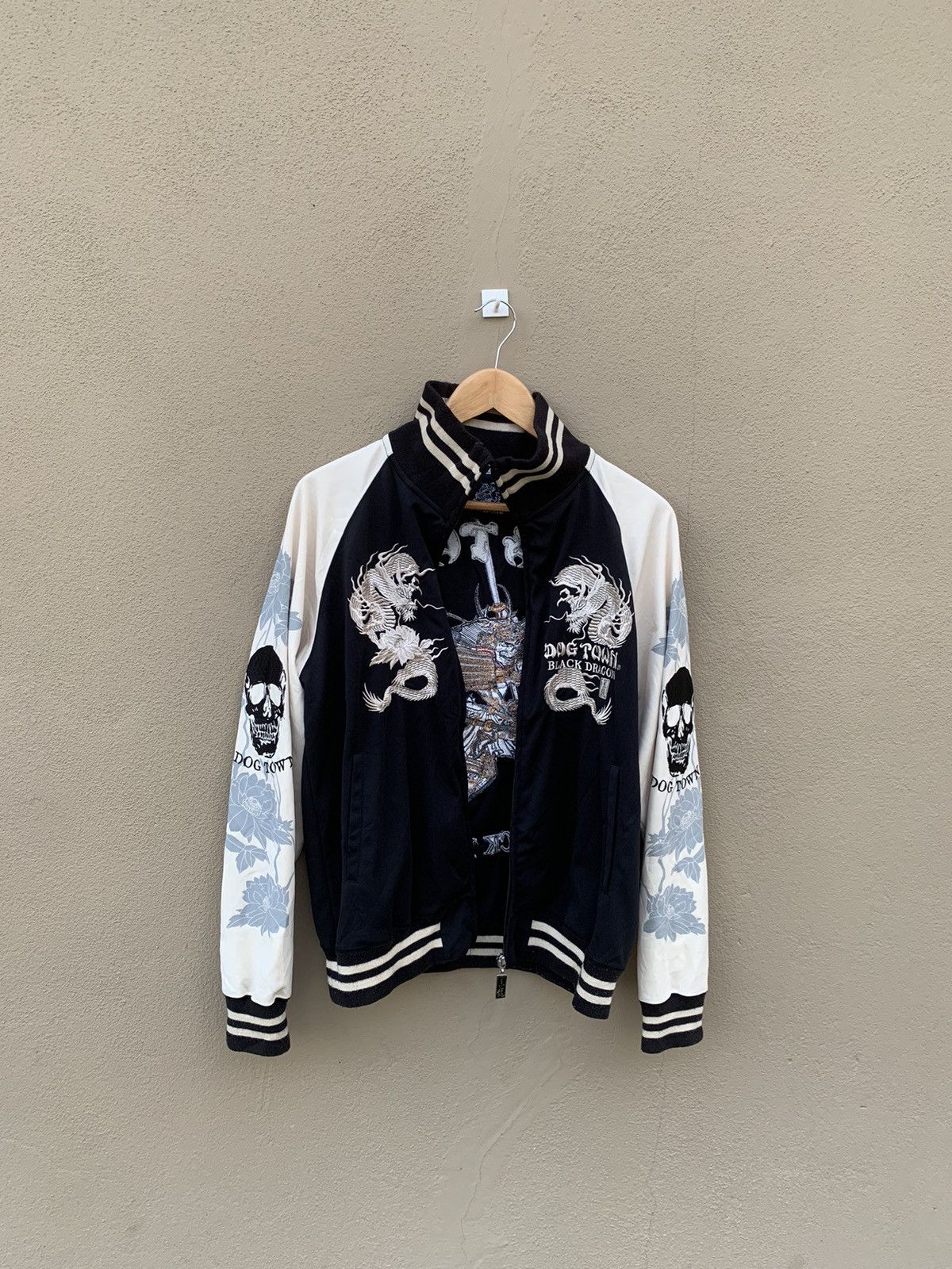 Dogtown Vintage Sukajan Dog Towns Black Dragon Embroided Damaged zip Size US M / EU 48-50 / 2 - 1 Thumbnail