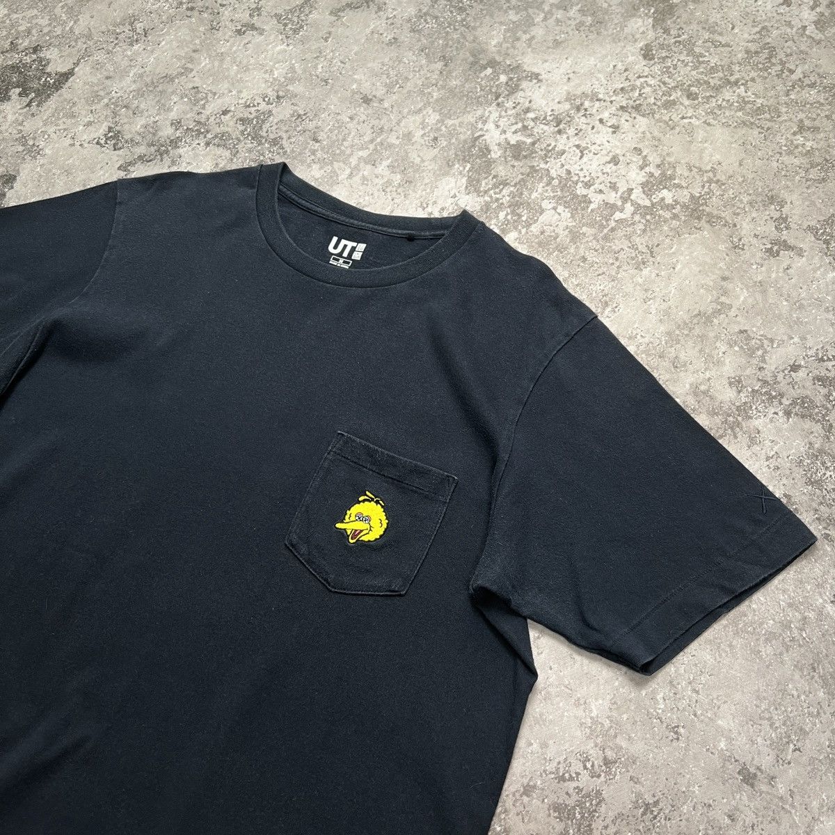 Kaws × Uniqlo Uniqlo Kaws Sesame Street t shirt Size US M / EU 48-50 / 2 - 2 Thumbnail