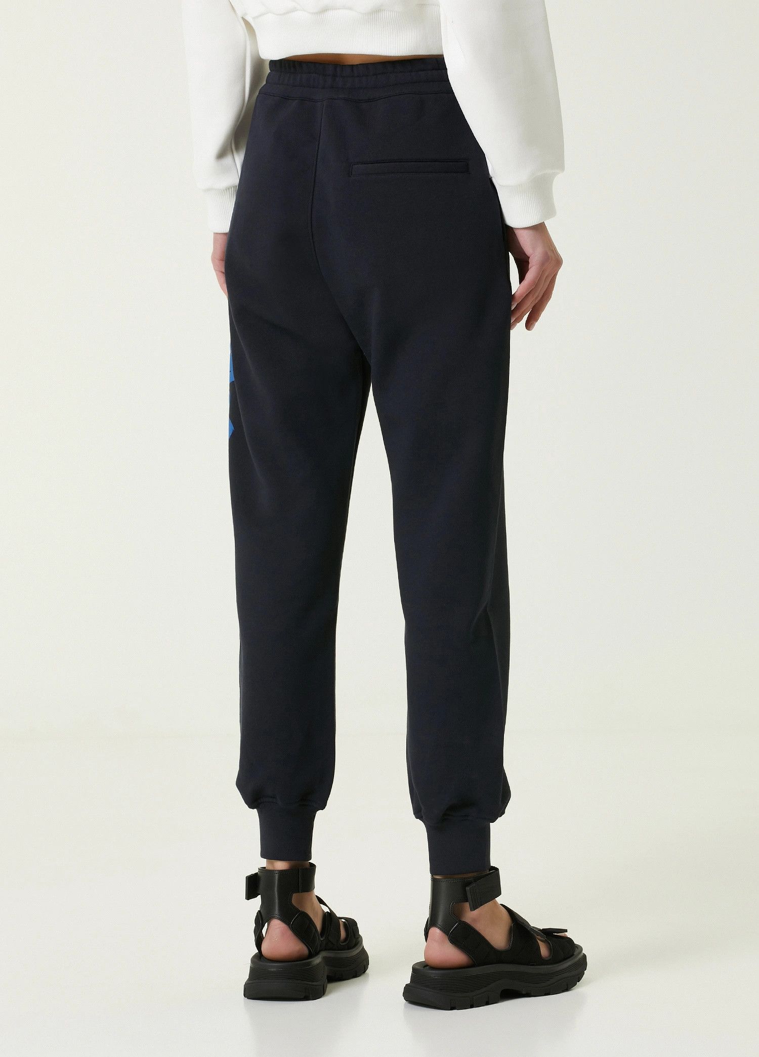 Alexander McQueen ALEXANDER MCQUEEN white graphic logo sweatpants 6 42 q Size 28" / US 6 / IT 42 - 12 Thumbnail