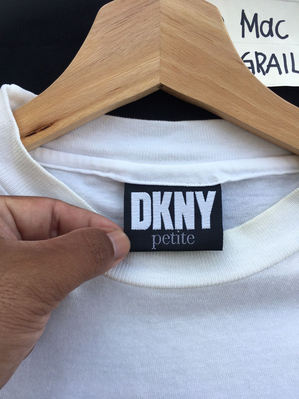 DKNY Rare Vintage DKNY Big Logo Spellout Tshirt Size US L / EU 52-54 / 3 - 8 Thumbnail
