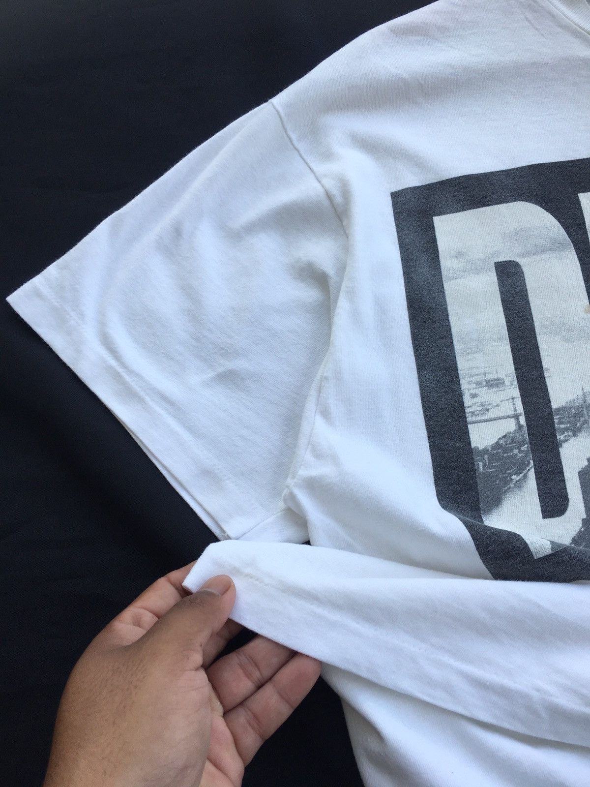 DKNY Rare Vintage DKNY Big Logo Spellout Tshirt Size US L / EU 52-54 / 3 - 11 Thumbnail