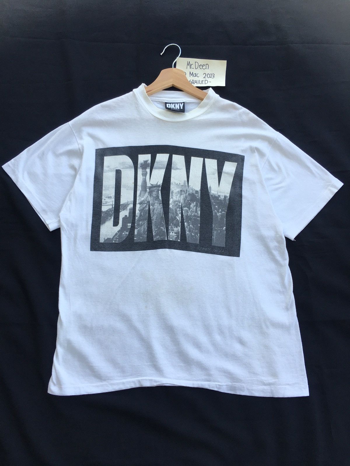 DKNY Rare Vintage DKNY Big Logo Spellout Tshirt Size US L / EU 52-54 / 3 - 1 Thumbnail