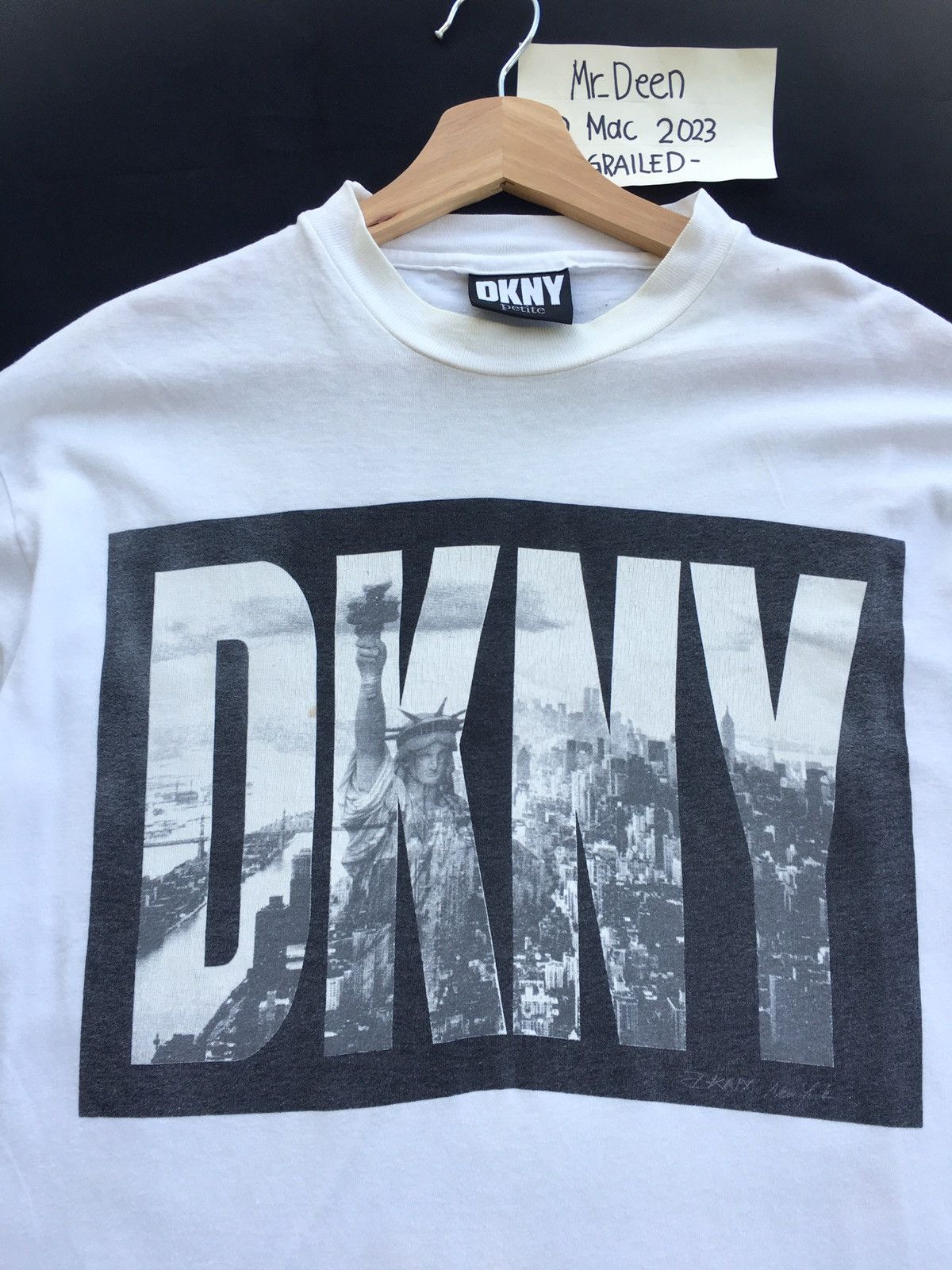DKNY Rare Vintage DKNY Big Logo Spellout Tshirt Size US L / EU 52-54 / 3 - 6 Thumbnail
