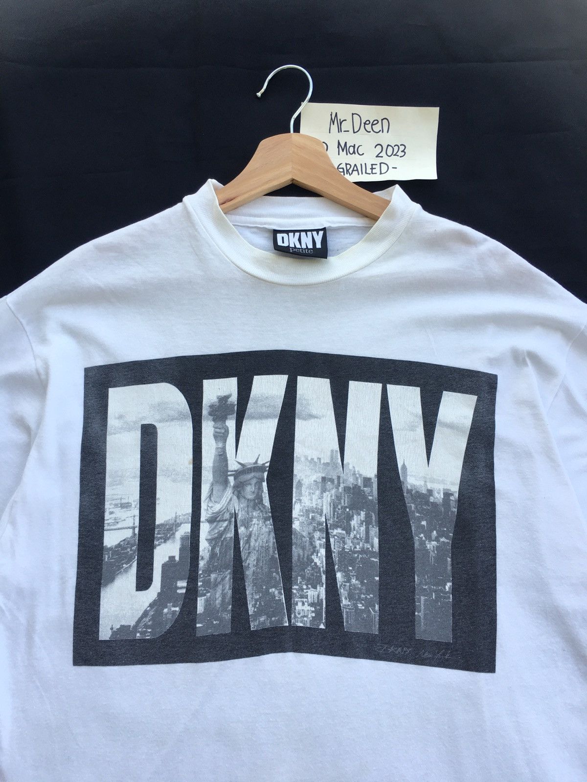 DKNY Rare Vintage DKNY Big Logo Spellout Tshirt Size US L / EU 52-54 / 3 - 5 Thumbnail
