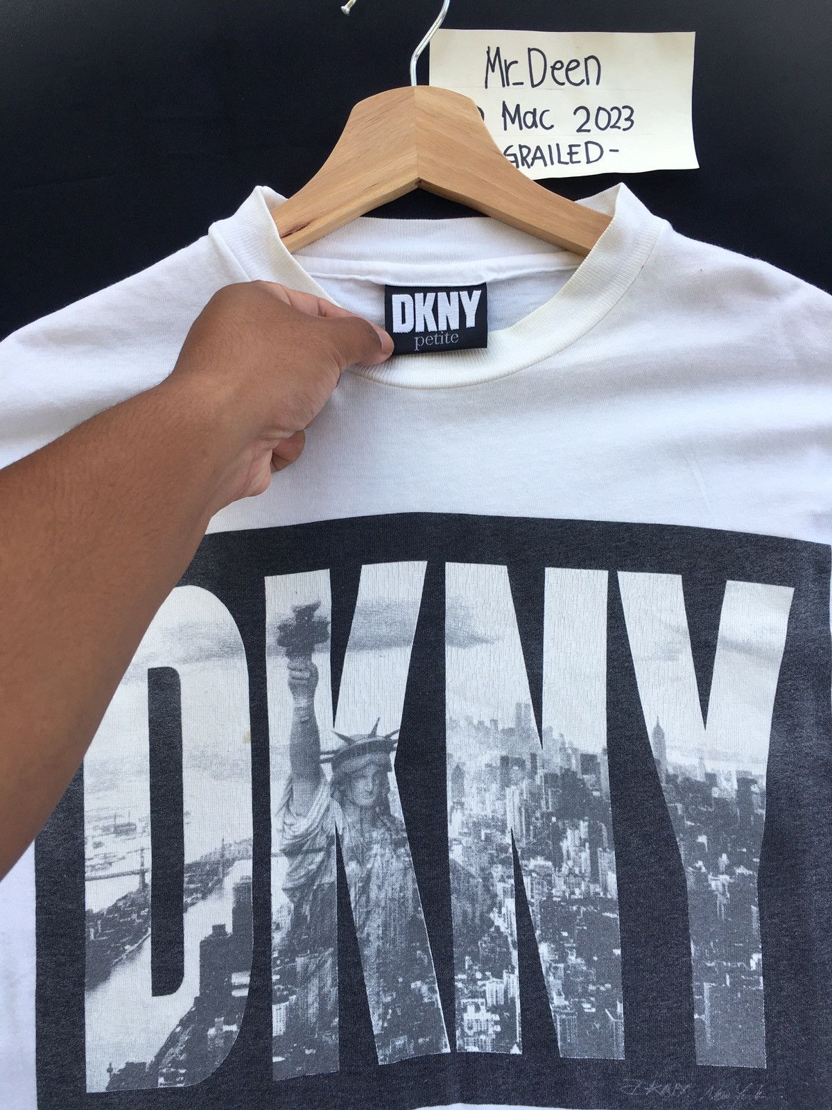 DKNY Rare Vintage DKNY Big Logo Spellout Tshirt Size US L / EU 52-54 / 3 - 7 Thumbnail