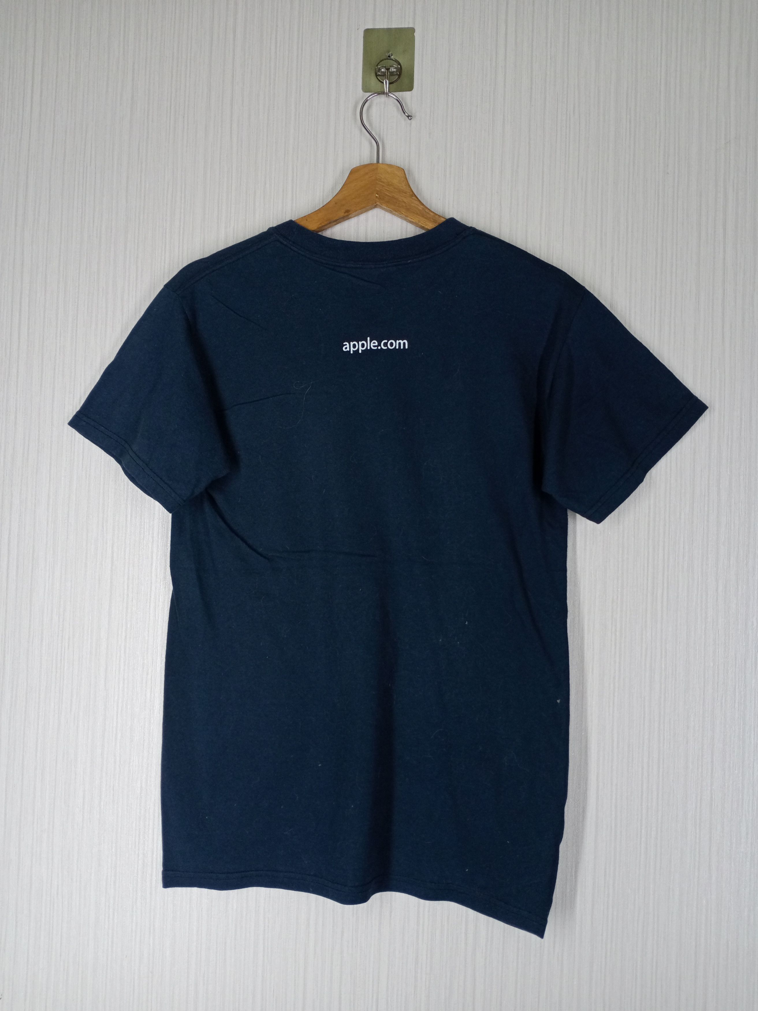 Apple Rare Vintage Apple Medium Center Logo Tshirt Size US S / EU 44-46 / 1 - 2 Thumbnail
