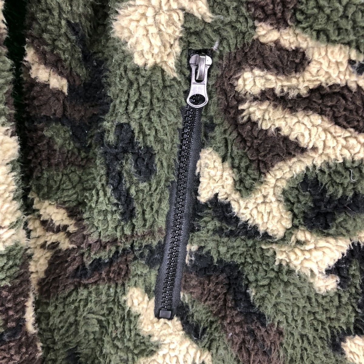 Japanese Brand Vintage Bulky Camo Sherpa Zipper Sweater Hoodie Jacket Size US XL / EU 56 / 4 - 9 Thumbnail