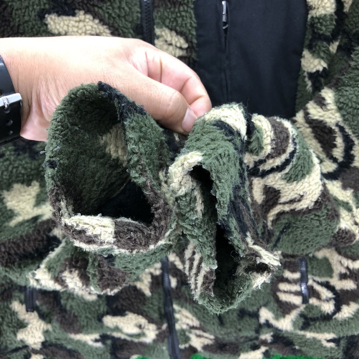 Japanese Brand Vintage Bulky Camo Sherpa Zipper Sweater Hoodie Jacket Size US XL / EU 56 / 4 - 10 Thumbnail