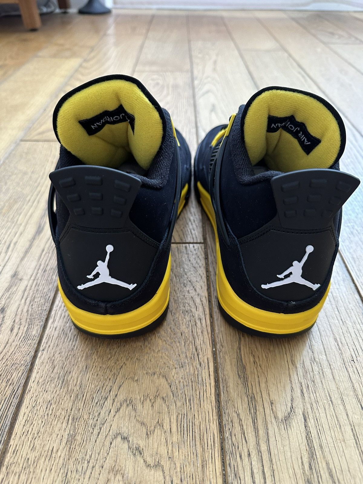 Jordan Brand × Nike Air Jordan 4 thunder Size US 11 / EU 44 - 4 Thumbnail