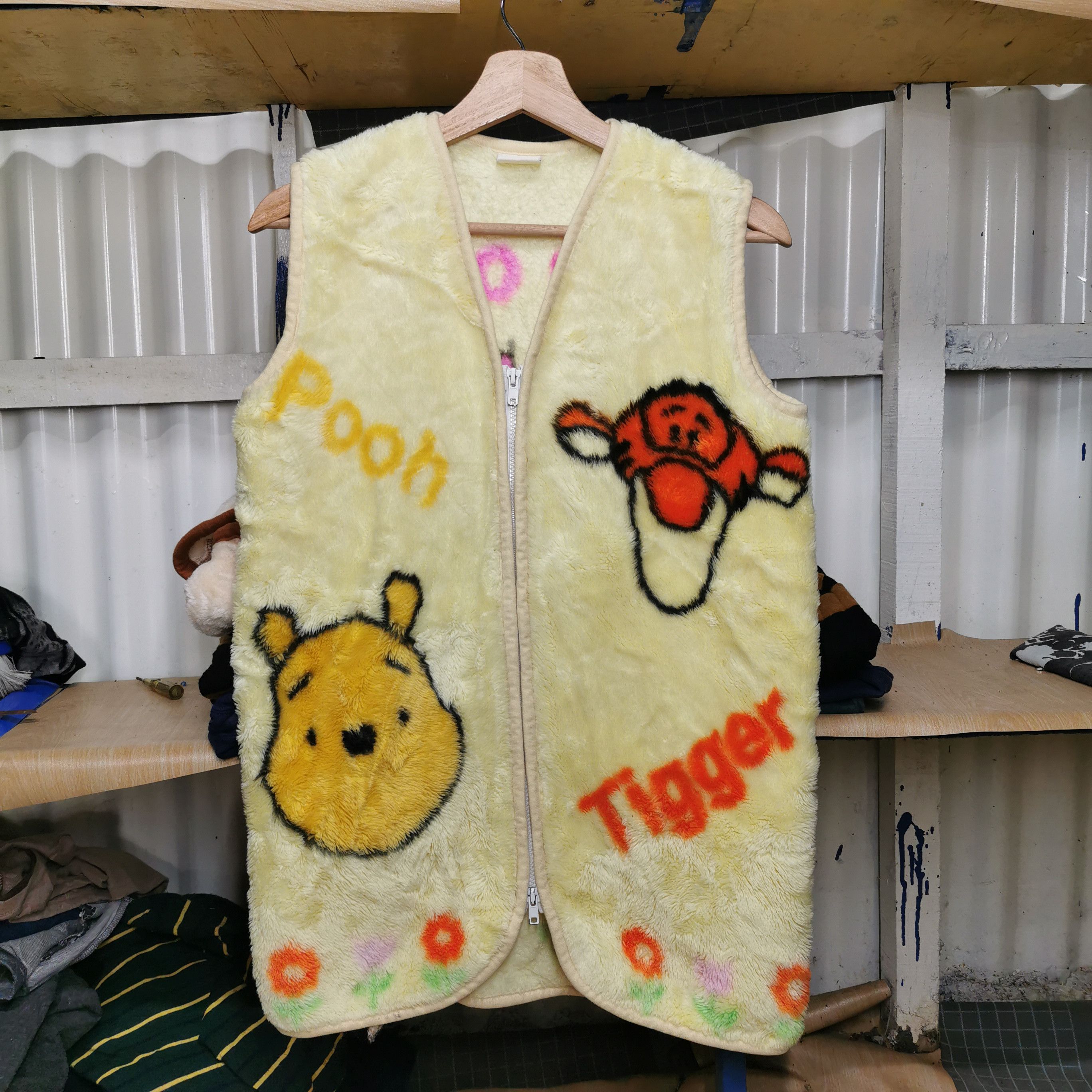Disney Vintage pooh full print fleece vest Size US S / EU 44-46 / 1 - 1 Thumbnail