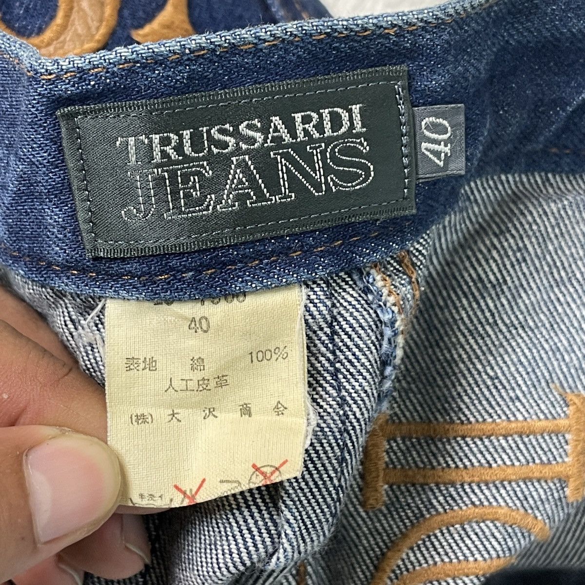 Trussardi Trussardi Jeans Embossed Trussardi Mini Skirt Size 28" / US 6 / IT 42 - 11 Thumbnail