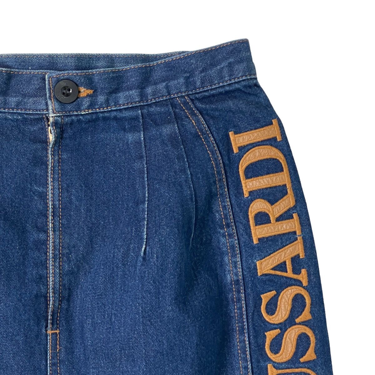 Trussardi Trussardi Jeans Embossed Trussardi Mini Skirt Size 28" / US 6 / IT 42 - 3 Thumbnail