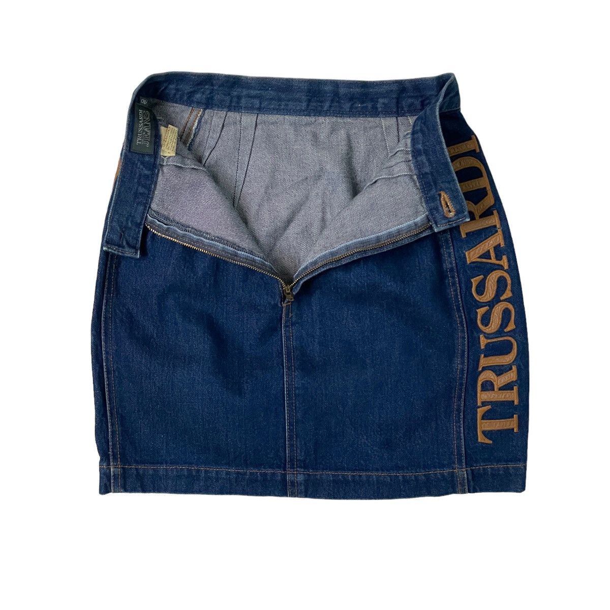 Trussardi Trussardi Jeans Embossed Trussardi Mini Skirt Size 28" / US 6 / IT 42 - 9 Thumbnail