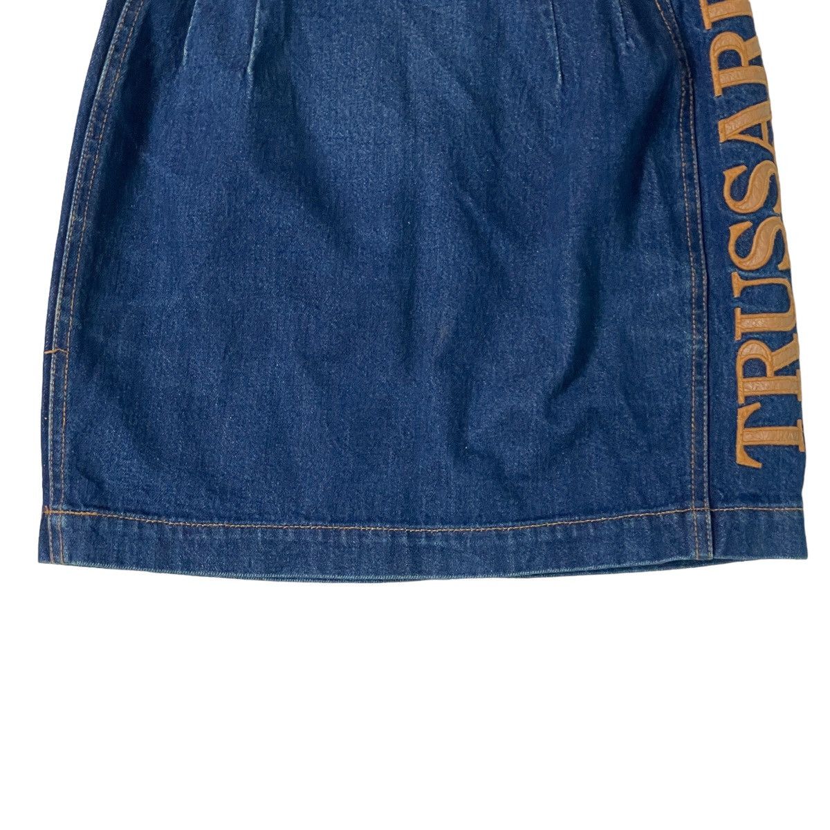 Trussardi Trussardi Jeans Embossed Trussardi Mini Skirt Size 28" / US 6 / IT 42 - 8 Thumbnail