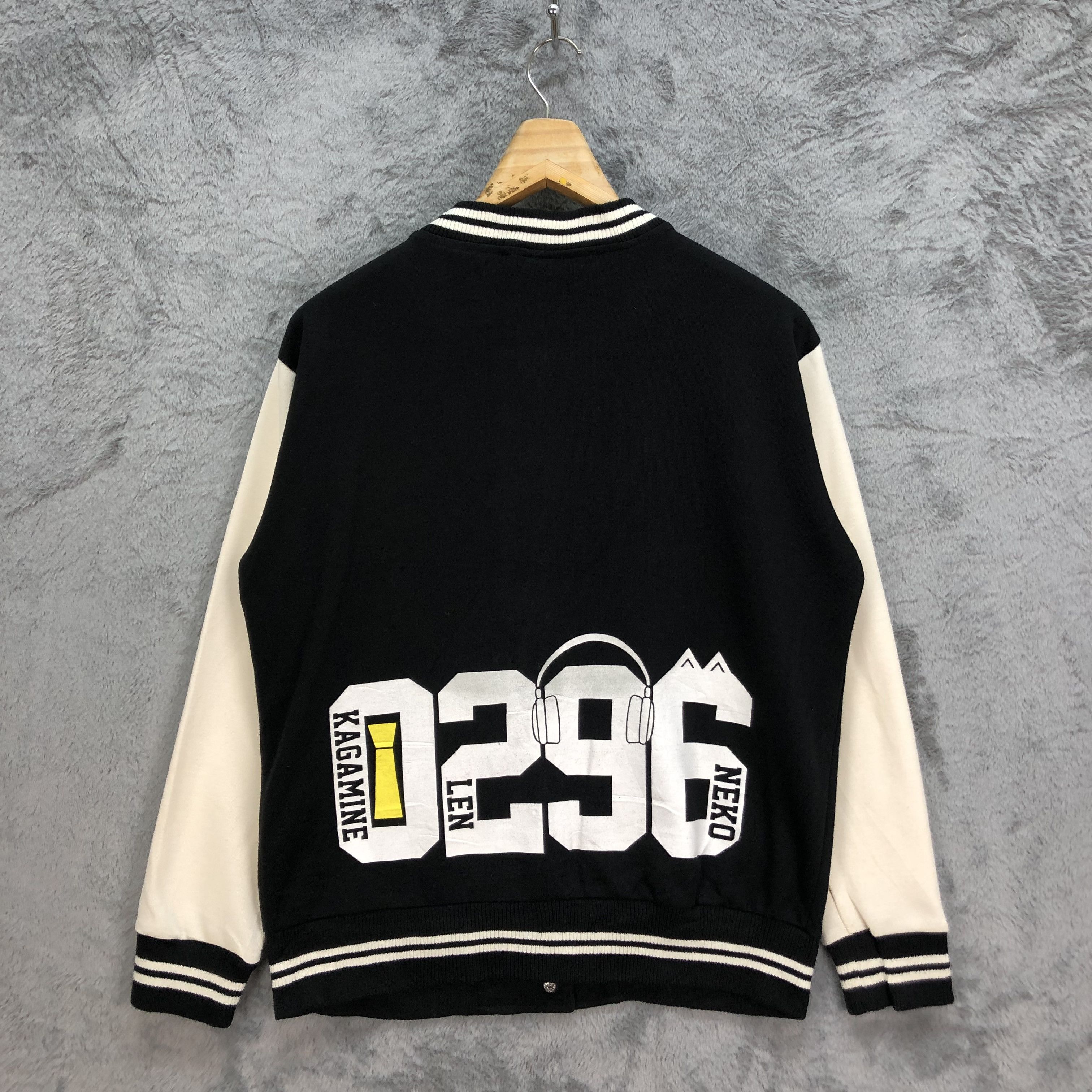 Japanese Brand KAGAMI LEN X 96NEKO 0296 Anime Song/Music Varsity #4904-175 Size US L / EU 52-54 / 3 - 1 Thumbnail