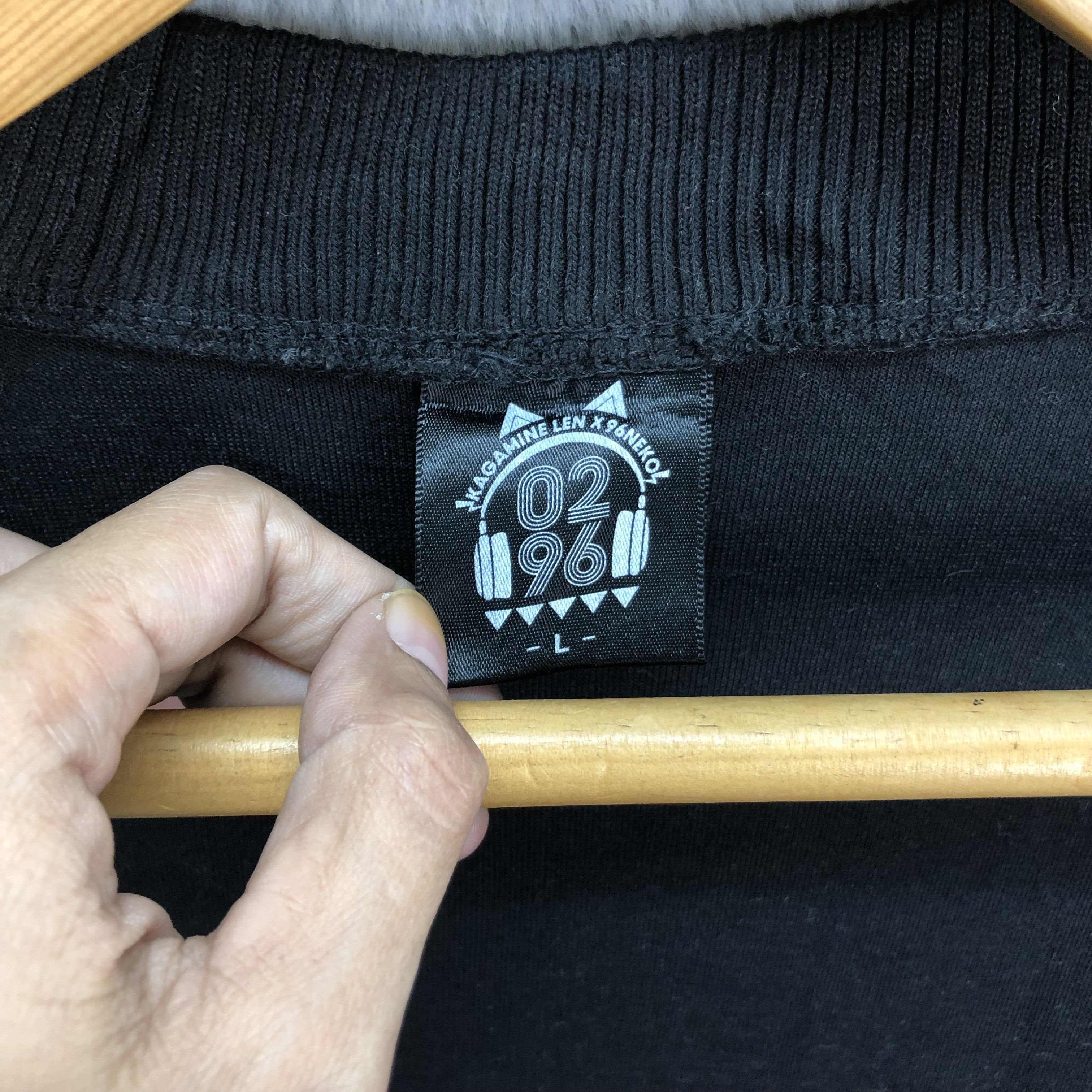 Japanese Brand KAGAMI LEN X 96NEKO 0296 Anime Song/Music Varsity #4904-175 Size US L / EU 52-54 / 3 - 9 Thumbnail