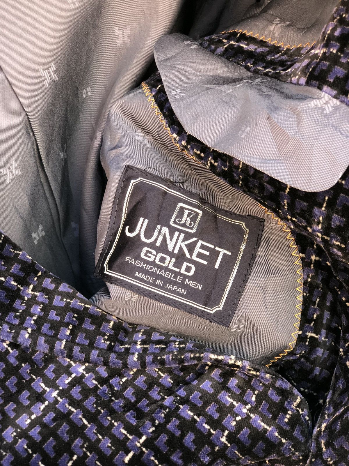 Japanese Brand Vintage 90's Blazer Velvet by Junket Gold Size US S / EU 44-46 / 1 - 10 Thumbnail