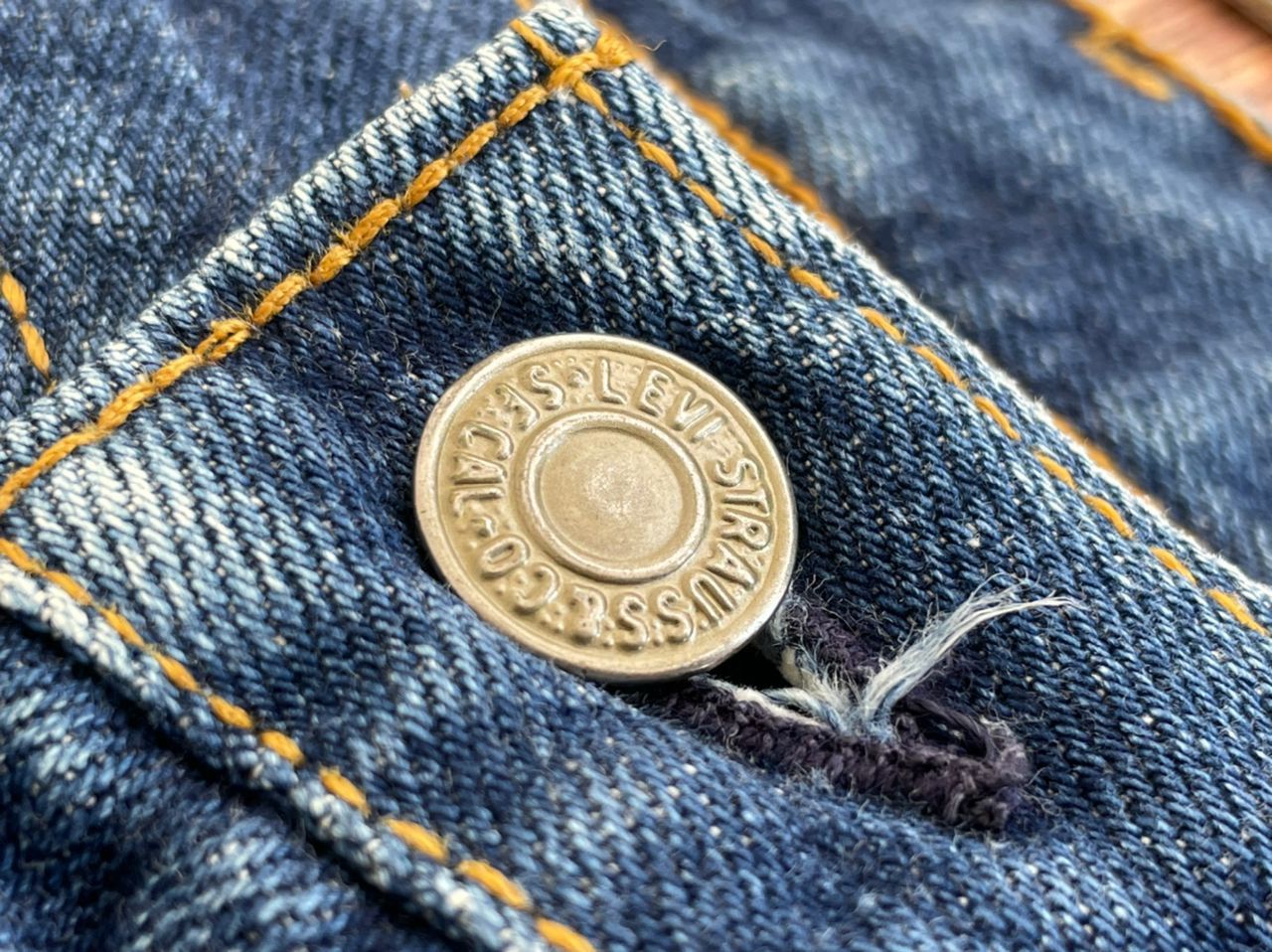 Levi's Levis 517 Bootcut Distressed Jeans Size US 31 - 7 Thumbnail