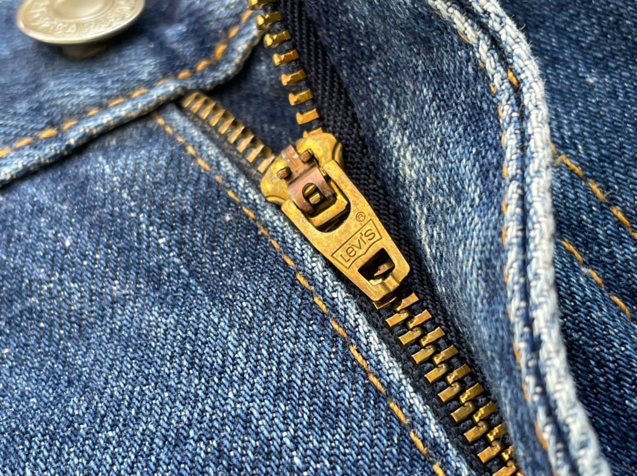 Levi's Levis 517 Bootcut Distressed Jeans Size US 31 - 11 Thumbnail