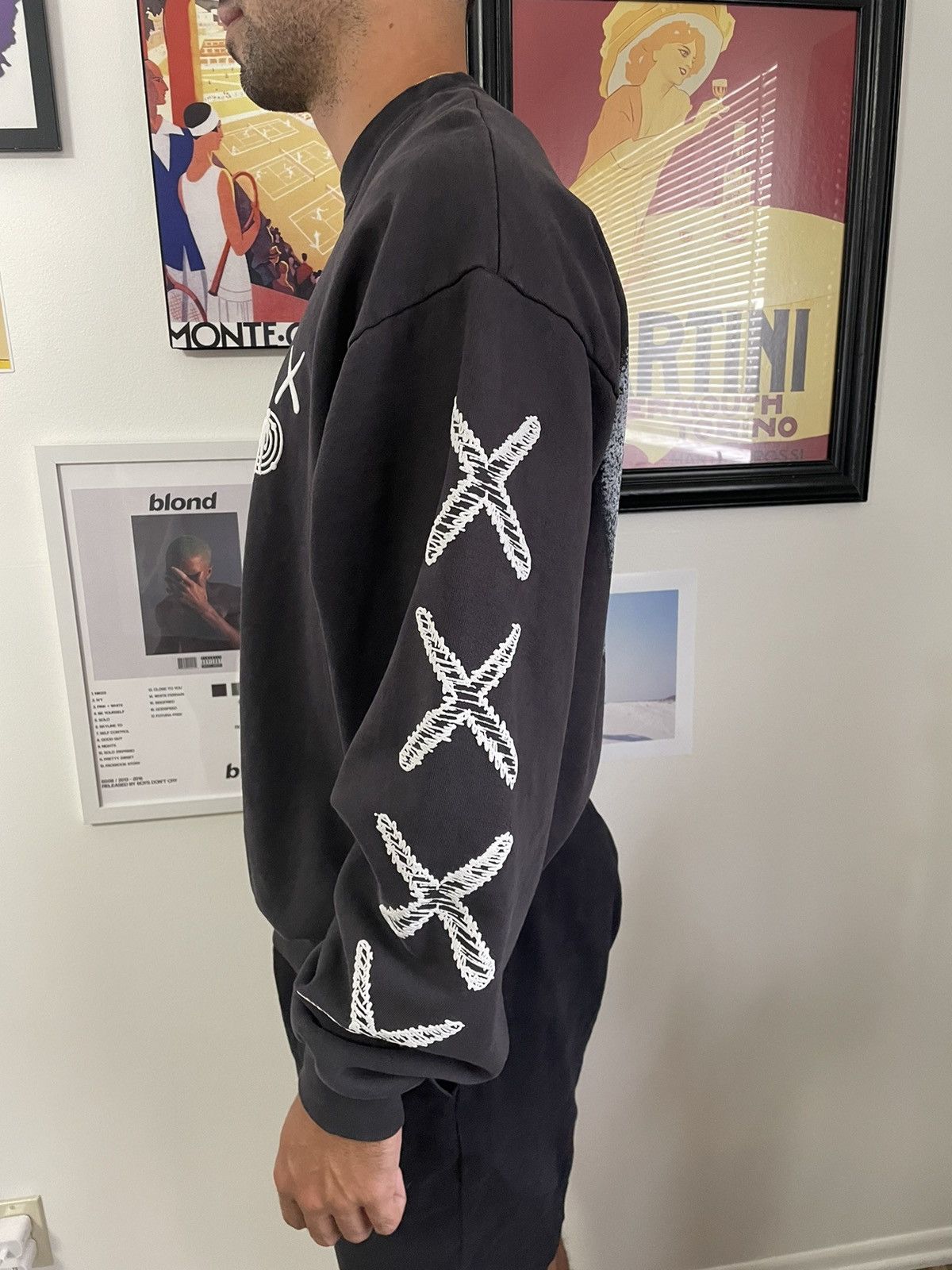 KAWS For Kid Cudi Moon Man Back Print Crewneck ○関送無料○ KAWS x Kid Cudi 'Man on the Moon' Trilogy Box Set and Merch