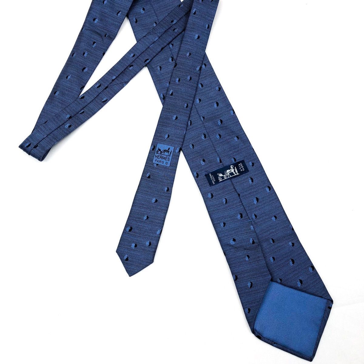Cravate Hermès Vintage En Soie - Référence 7069TA, Multicolore, Occasion En Bon état, Fabriquée En France