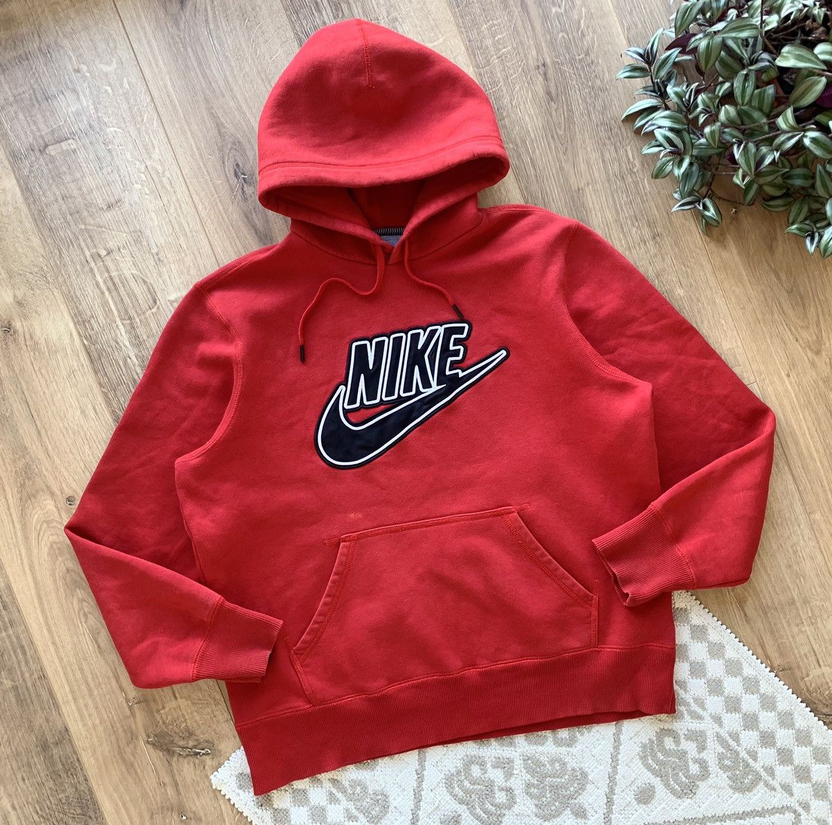 Nike Vintage Nike Embroidered Big center swoosh hoodie Size US L / EU 52-54 / 3 - 3 Thumbnail