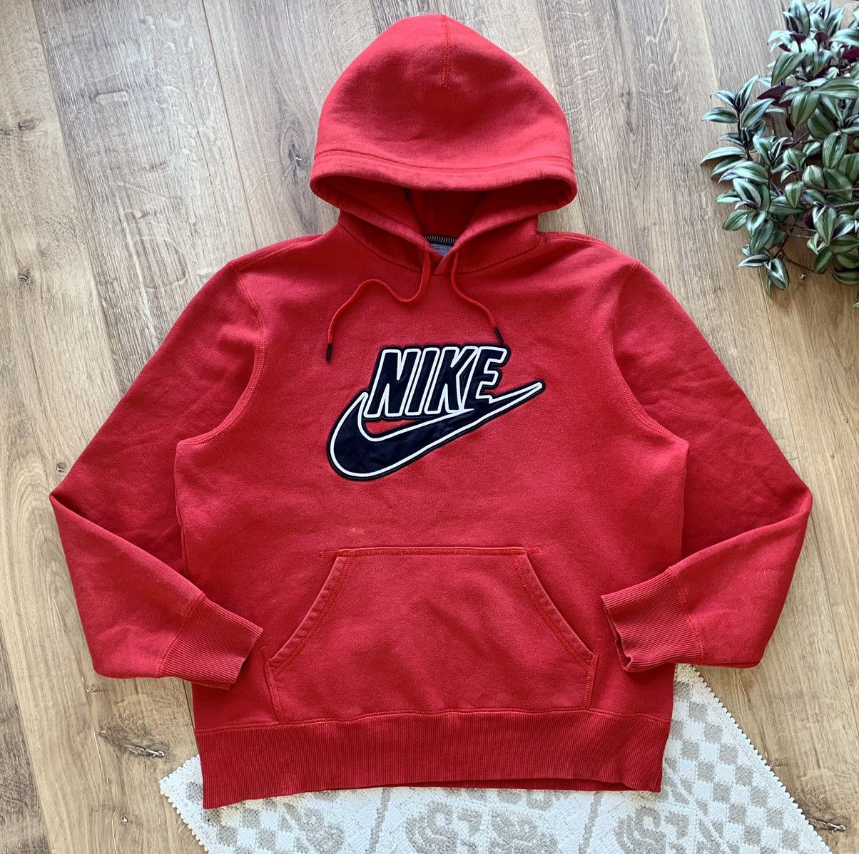 Nike Vintage Nike Embroidered Big center swoosh hoodie Size US L / EU 52-54 / 3 - 1 Thumbnail
