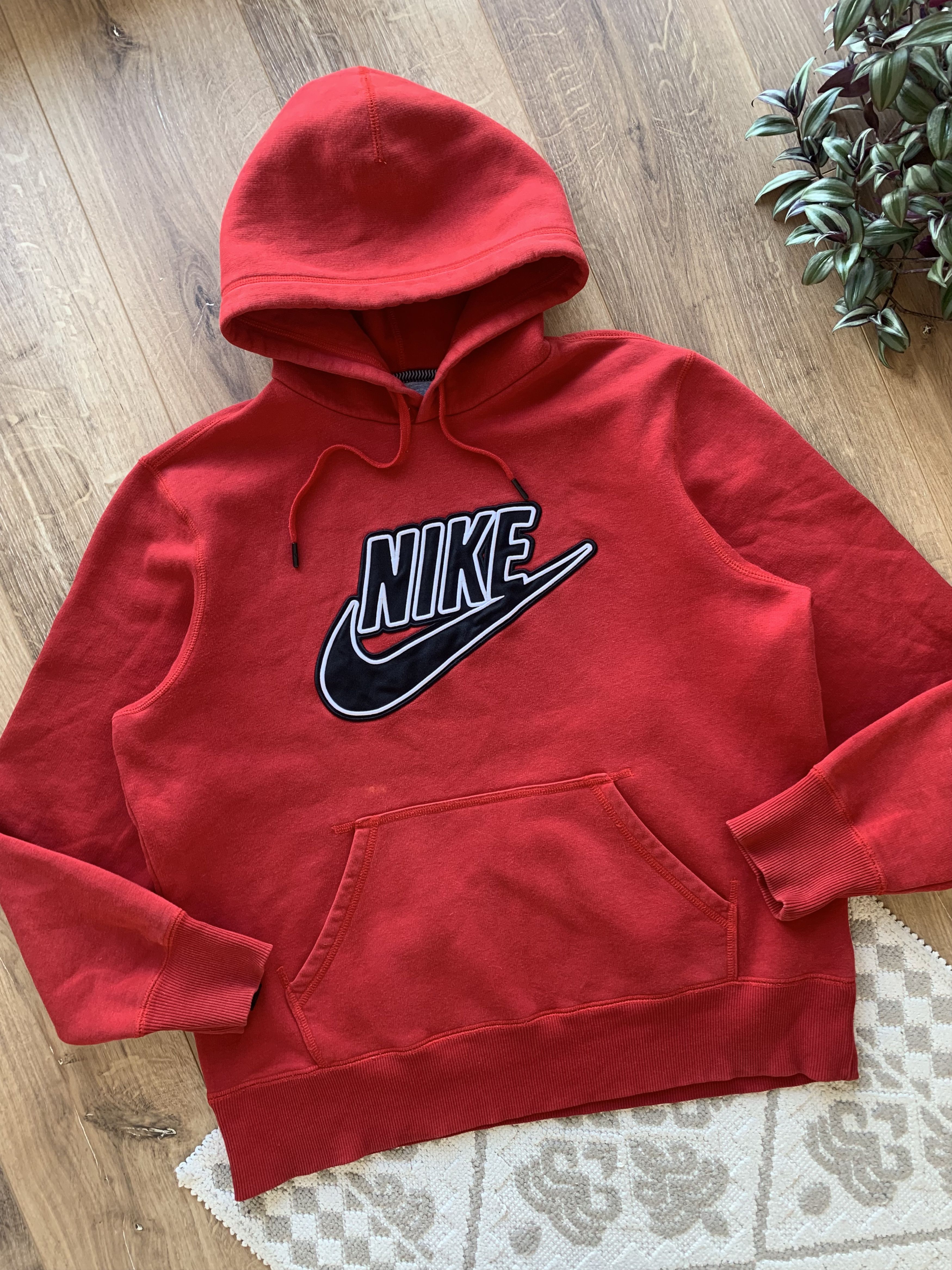 Nike Vintage Nike Embroidered Big center swoosh hoodie Size US L / EU 52-54 / 3 - 2 Thumbnail