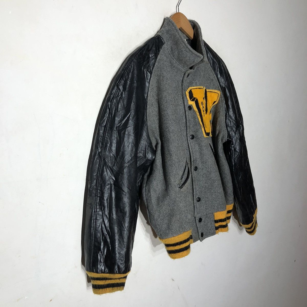 Vintage VINTAGE HOWE ATHLETIC APPAREL VARSITY JACKET Size US M / EU 48-50 / 2 - 3 Thumbnail